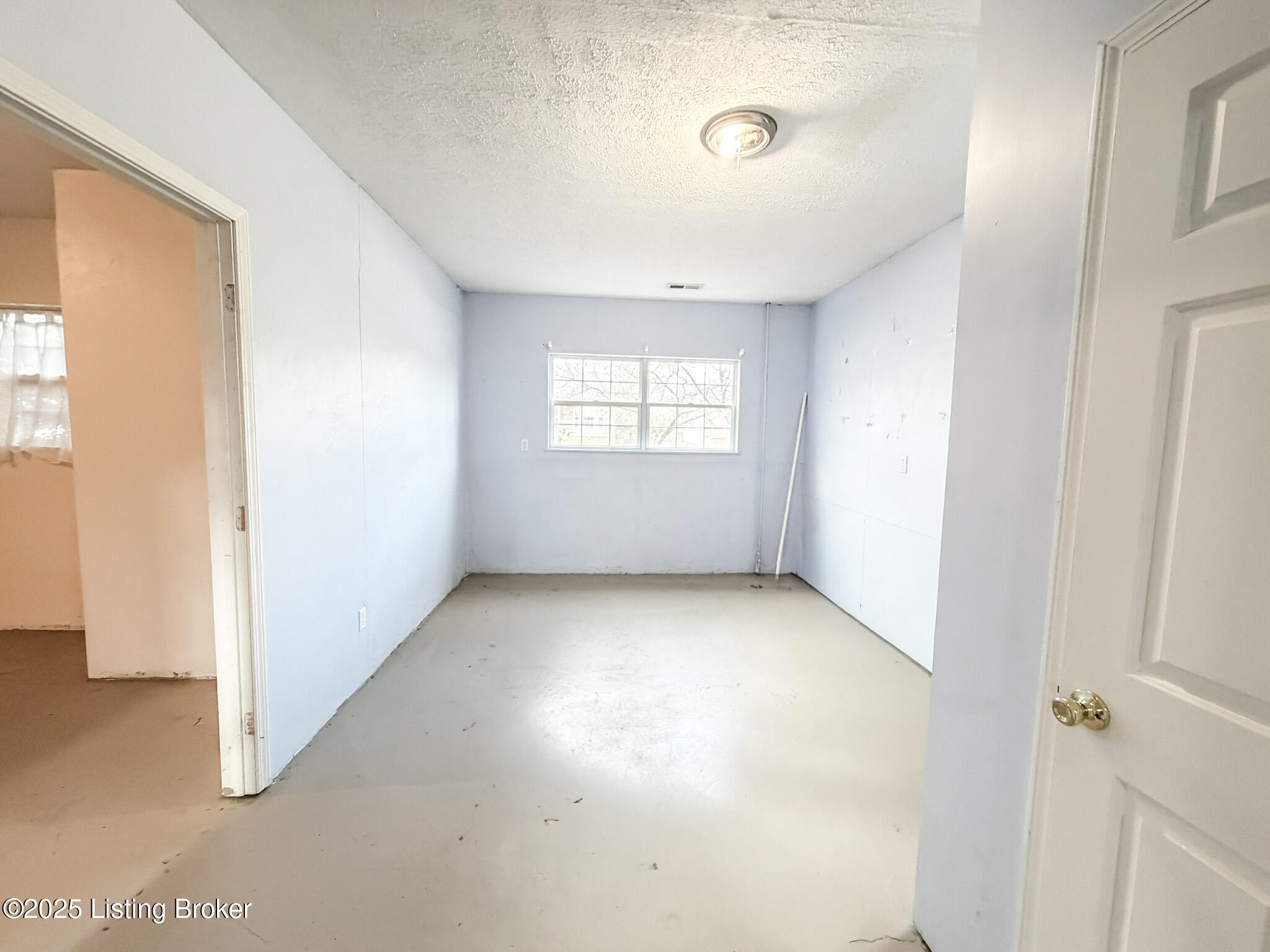 200 Woodfield Cir