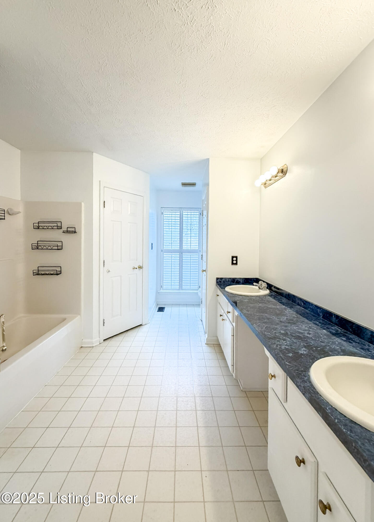 200 Woodfield Cir