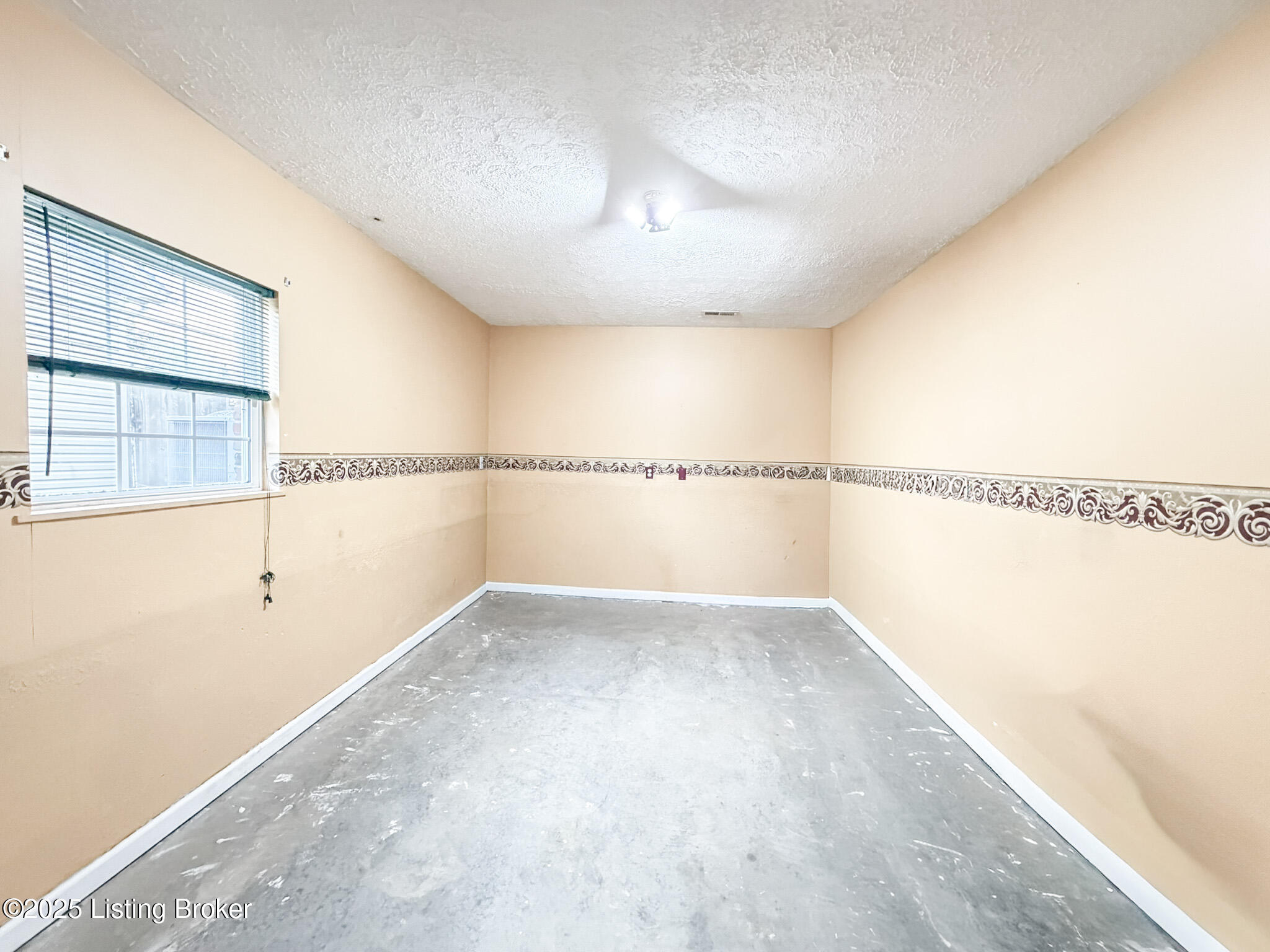 200 Woodfield Cir