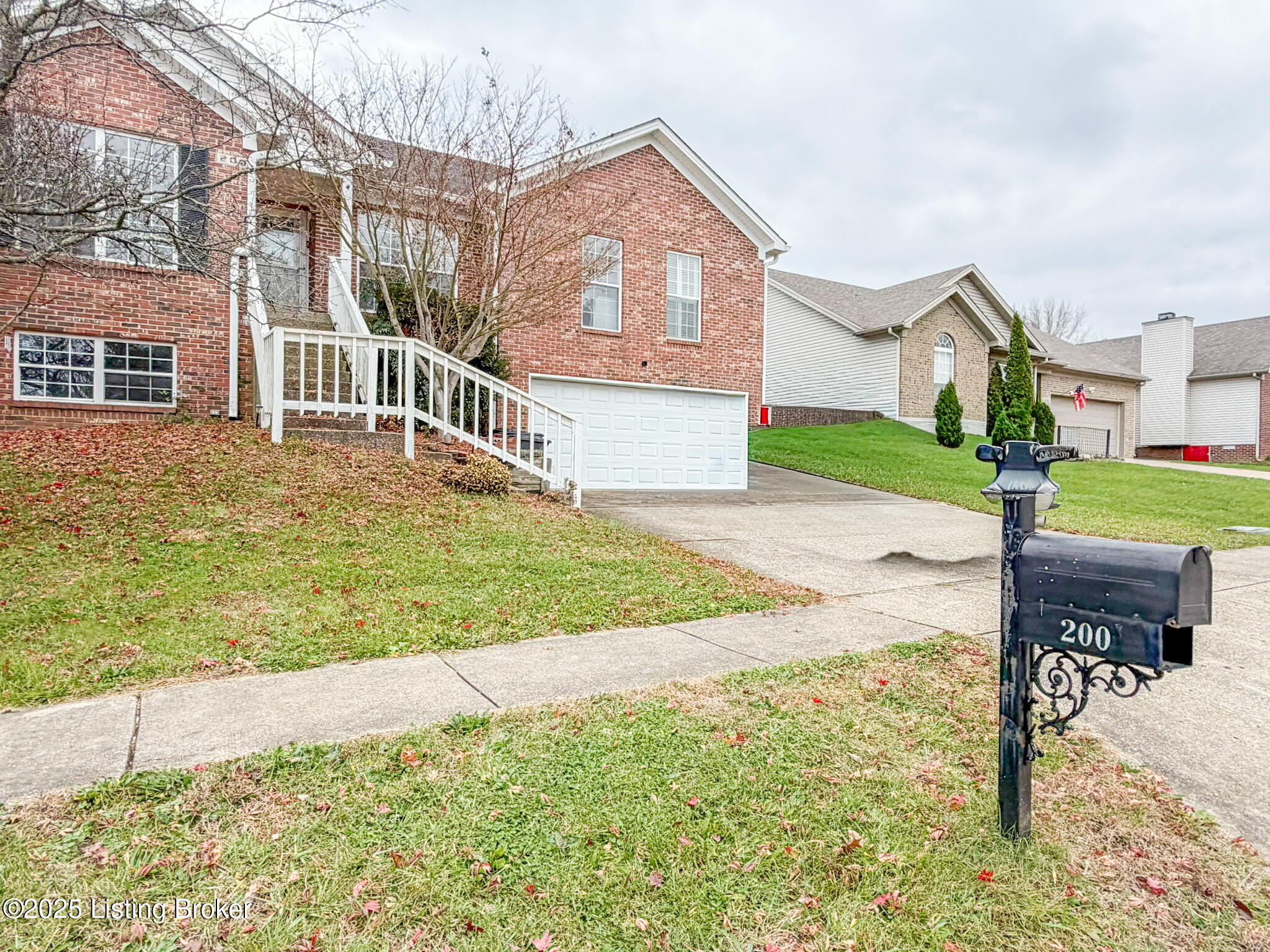 200 Woodfield Cir