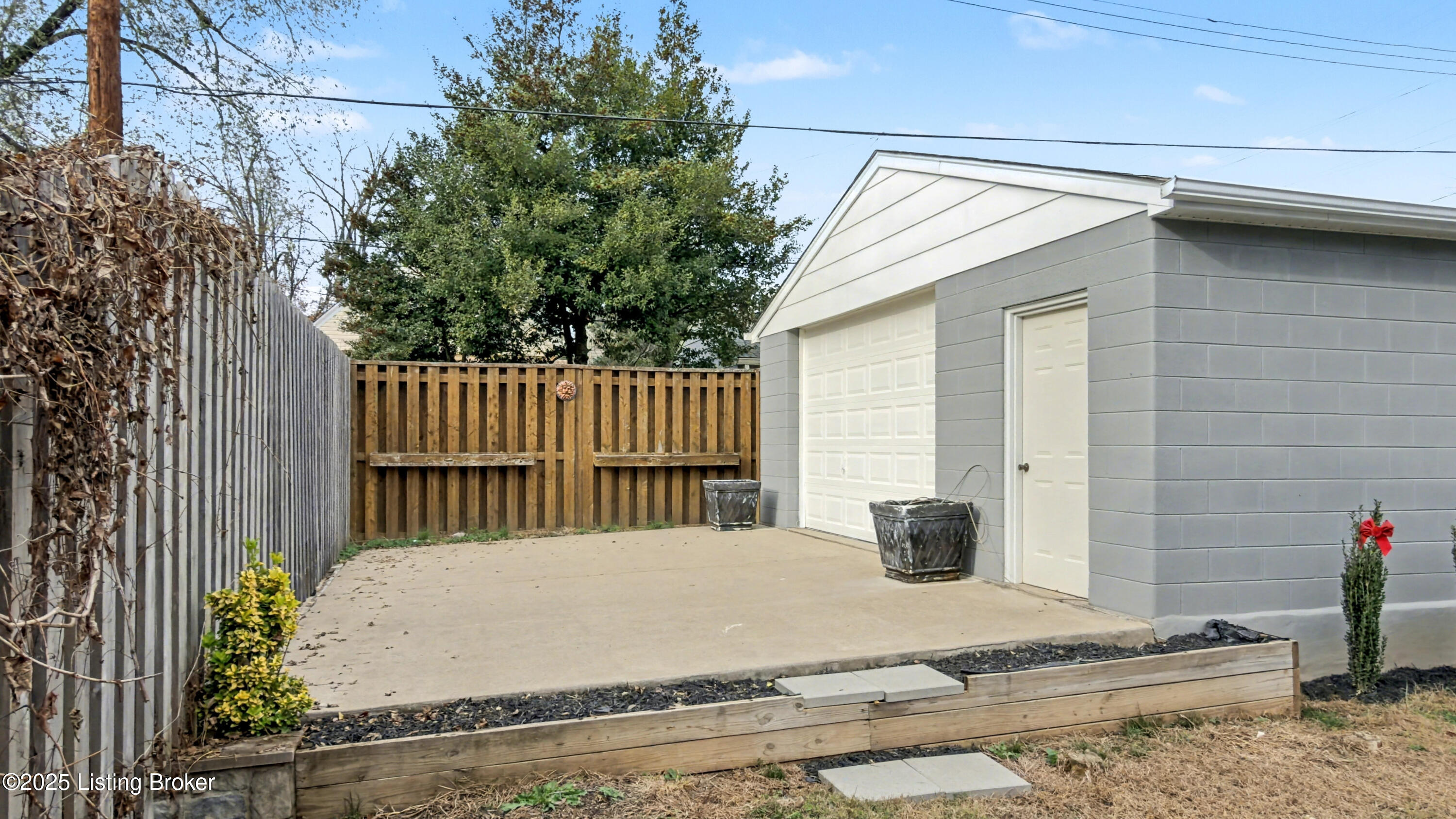 2221 Lowell Ave