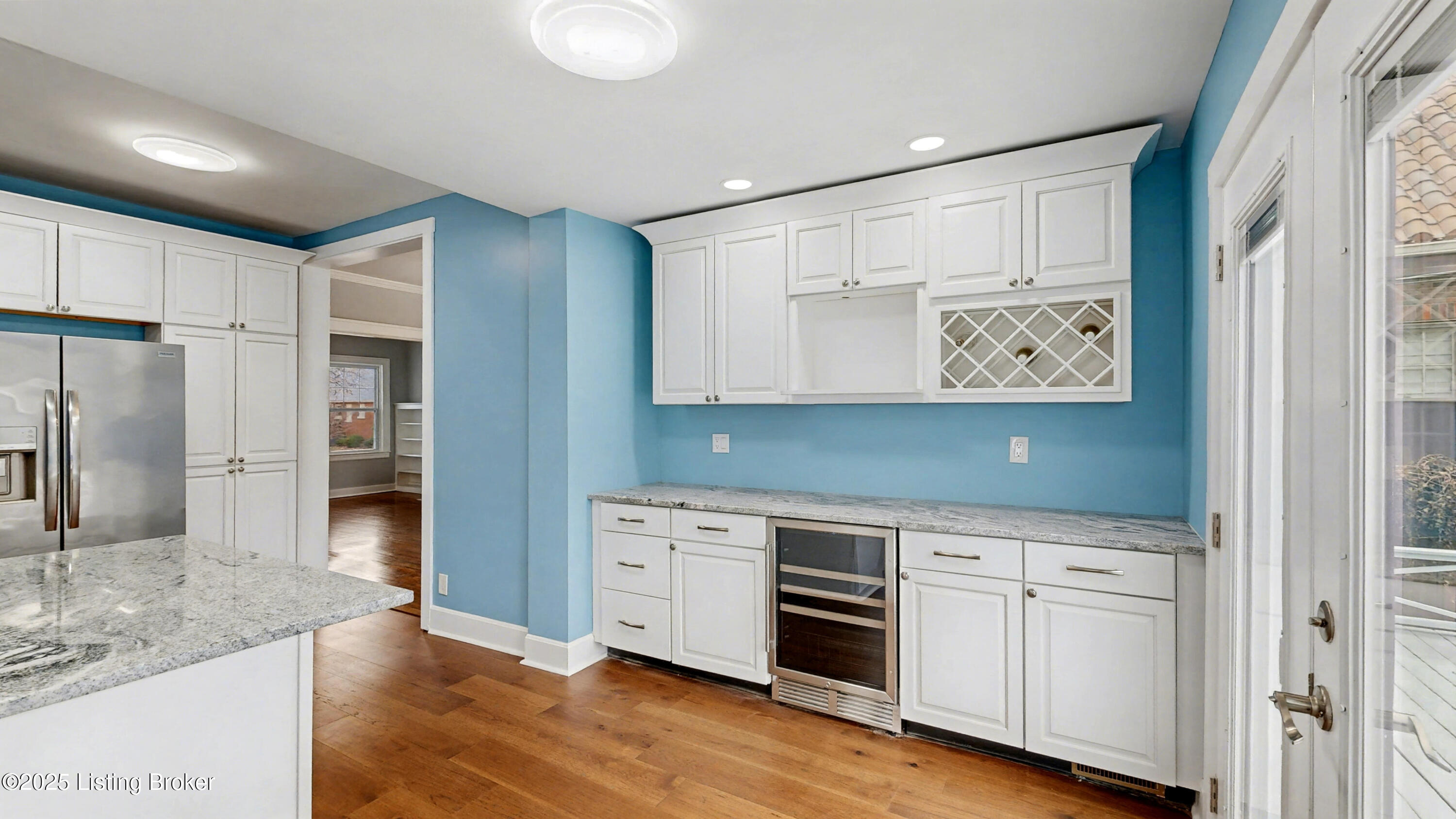 2221 Lowell Ave