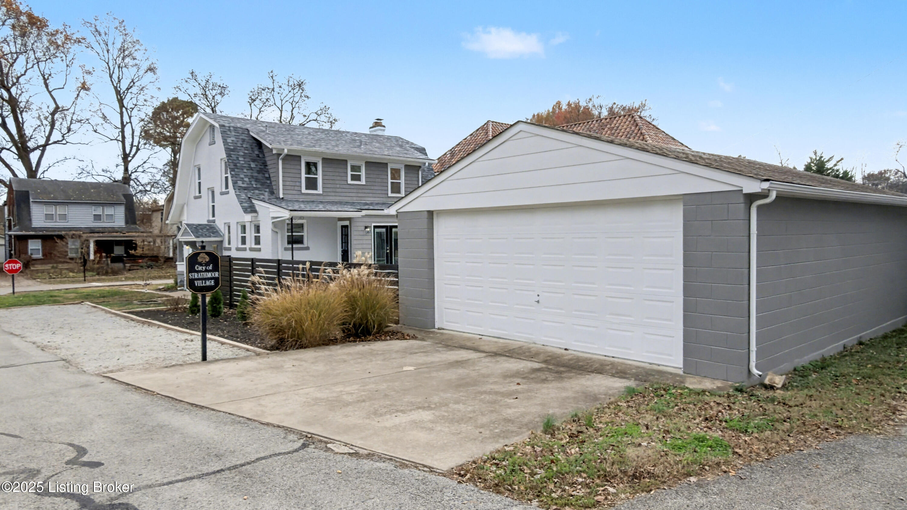 2221 Lowell Ave