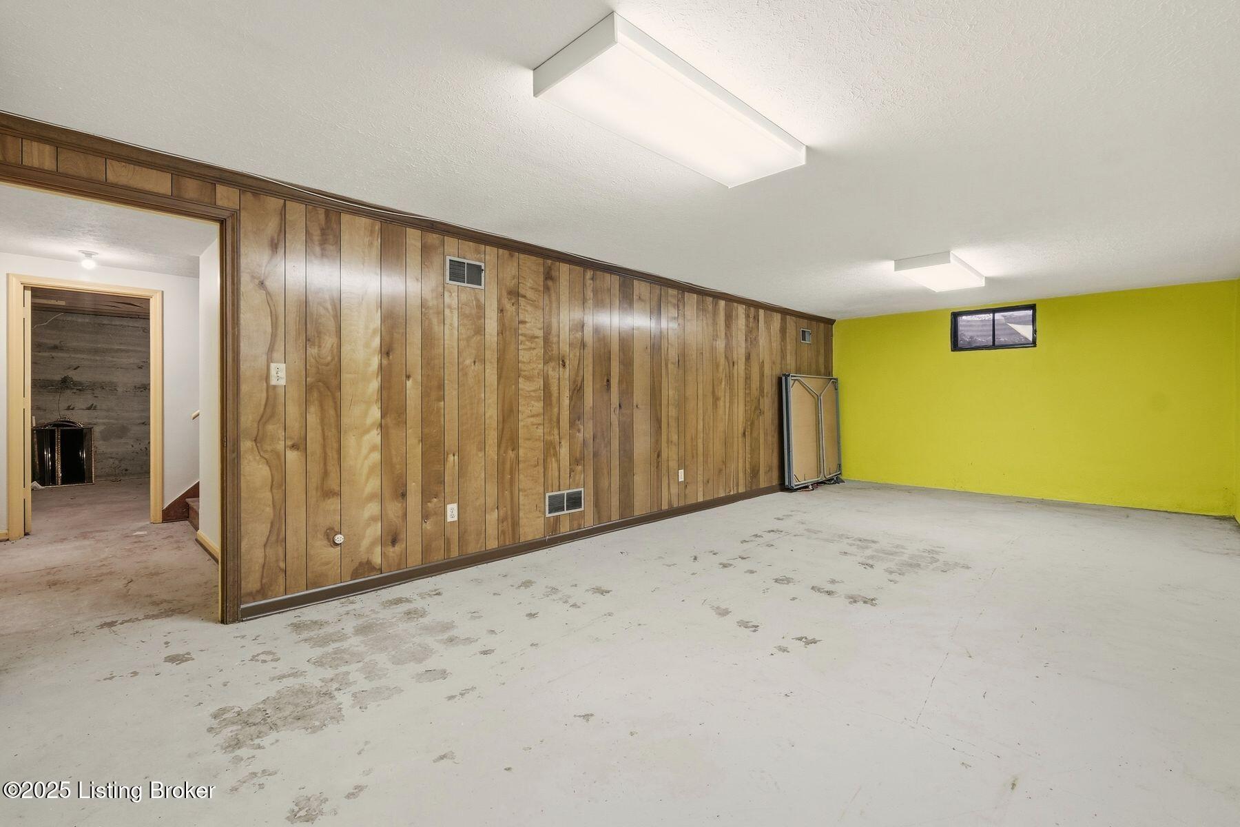 3103 Springcrest Dr