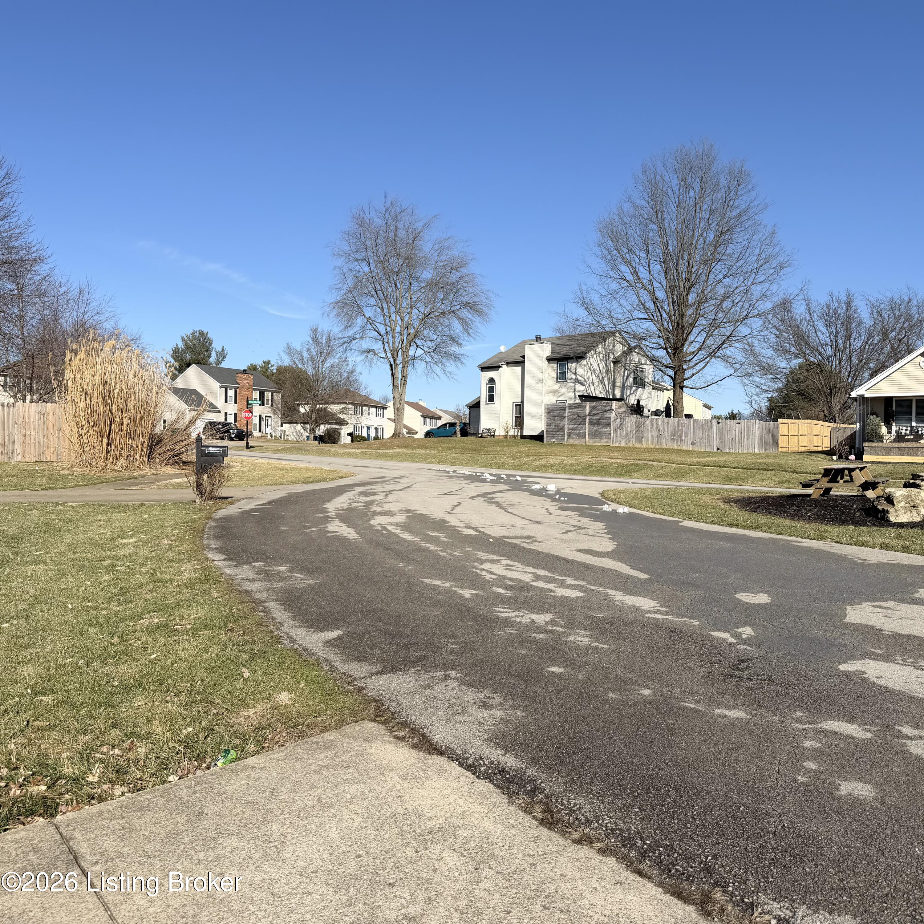 810 Rolling Ridge Cir