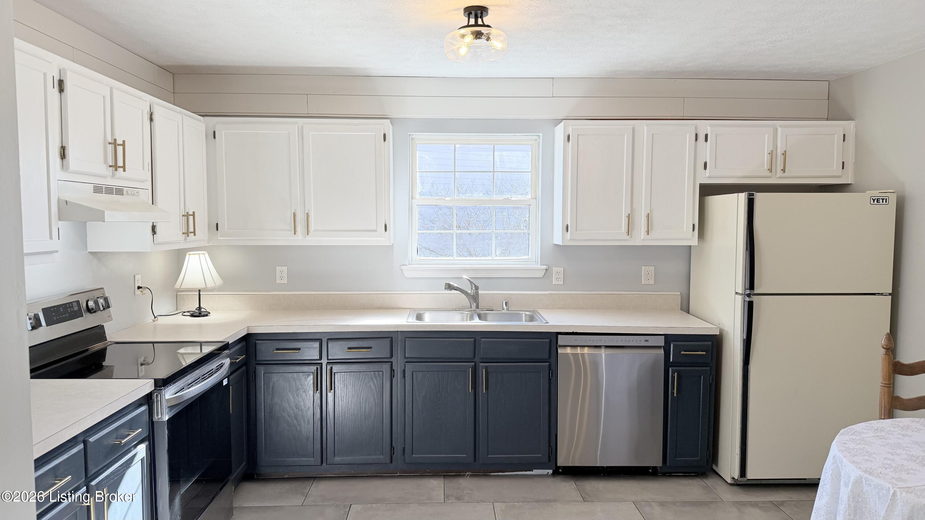 810 Rolling Ridge Cir