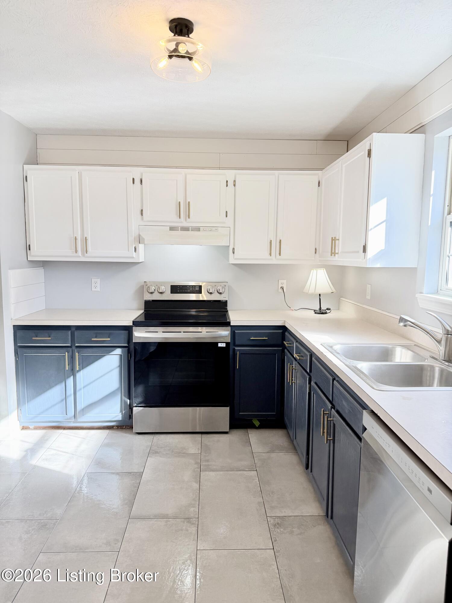 810 Rolling Ridge Cir