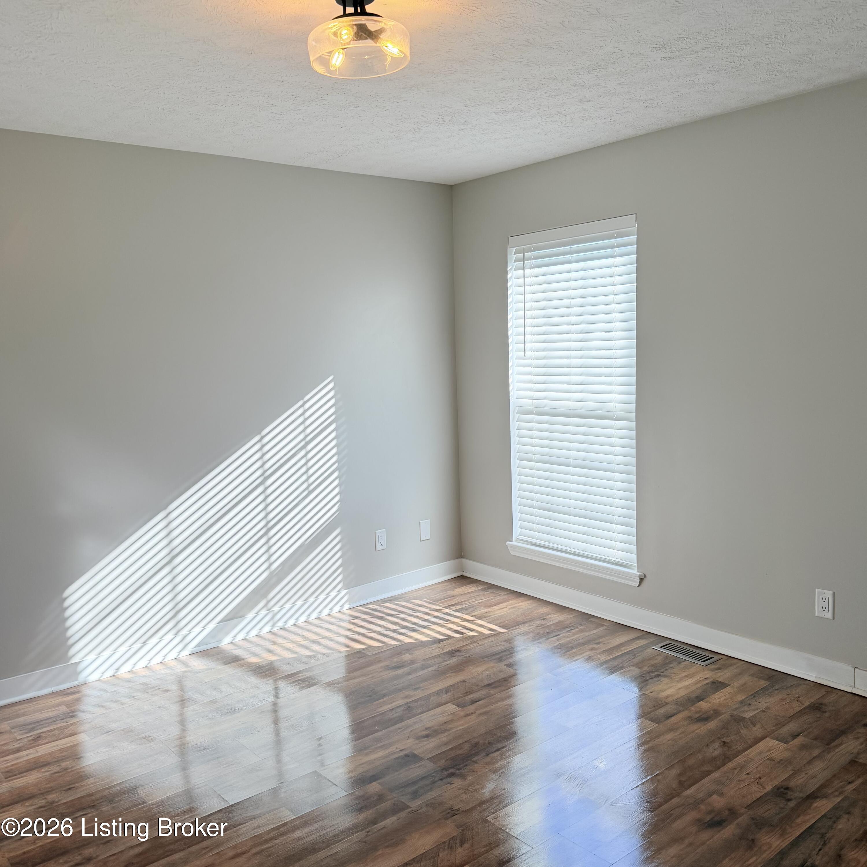 810 Rolling Ridge Cir