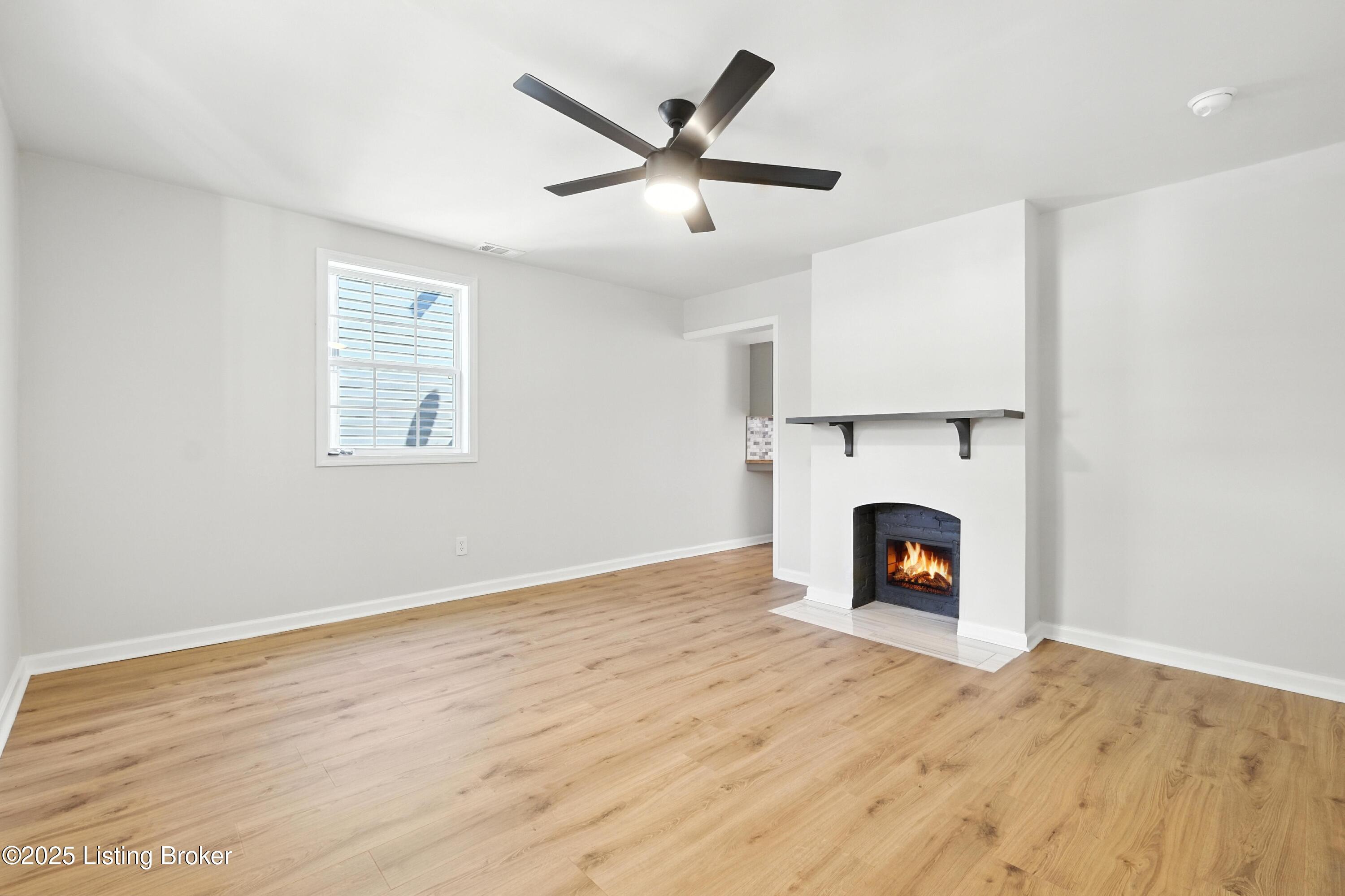 137 S Bayly Ave