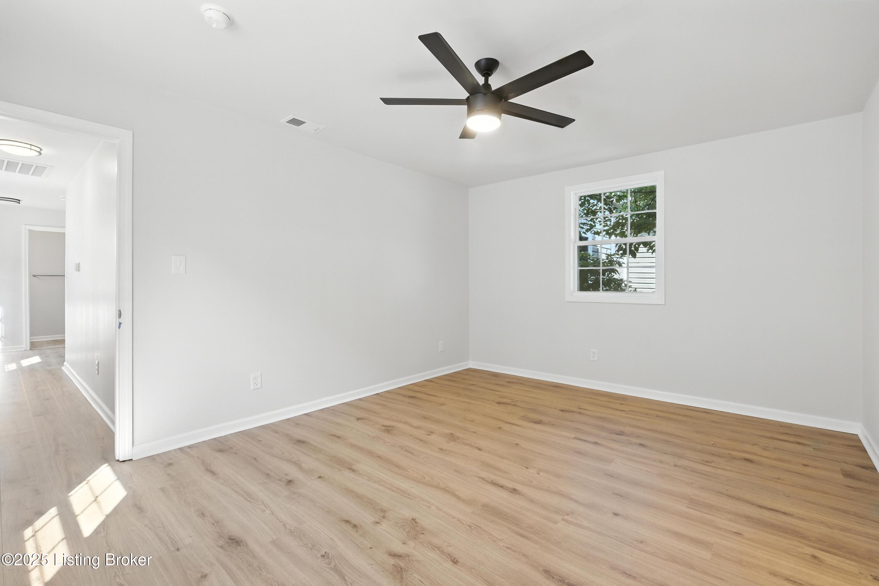 137 S Bayly Ave