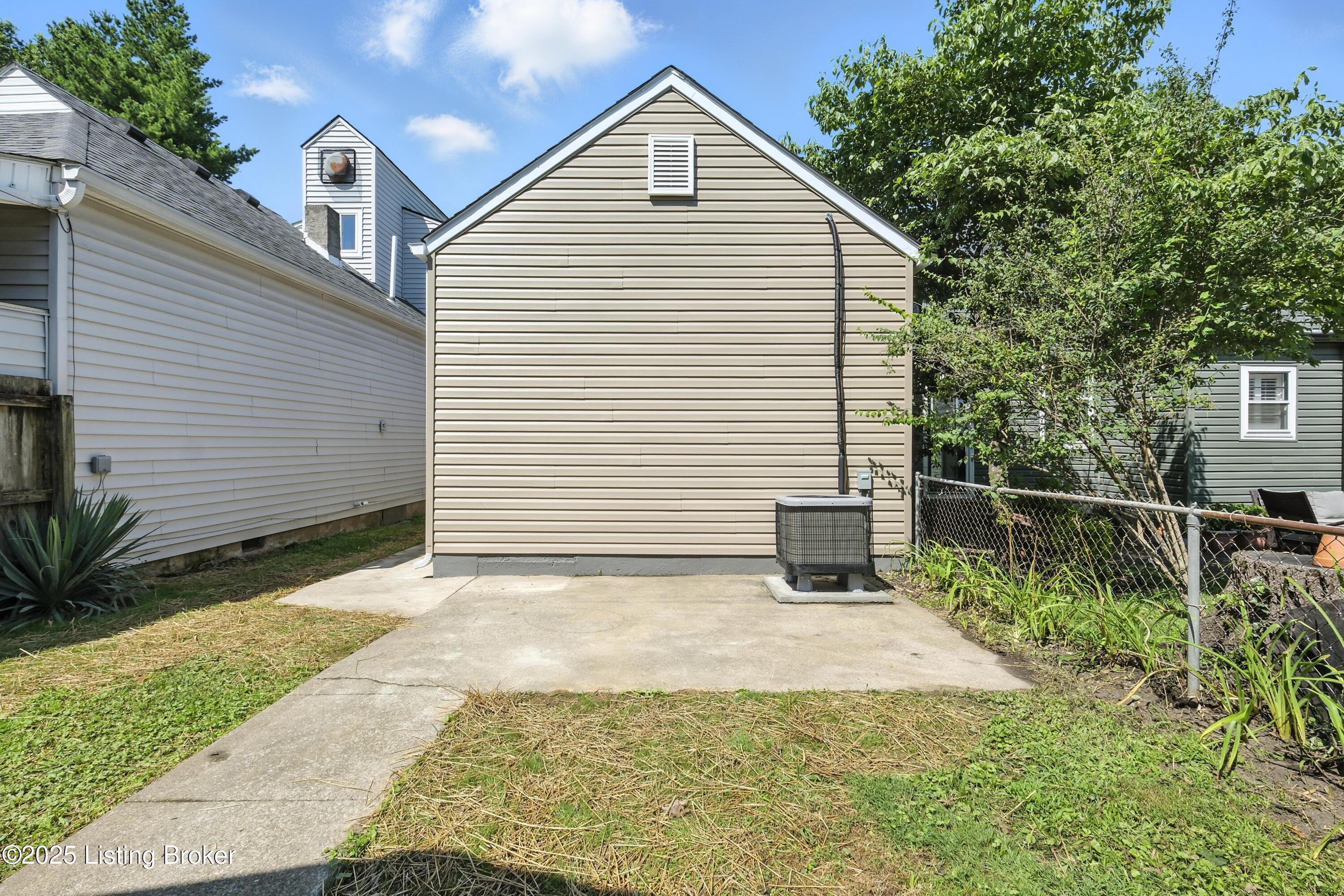 137 S Bayly Ave