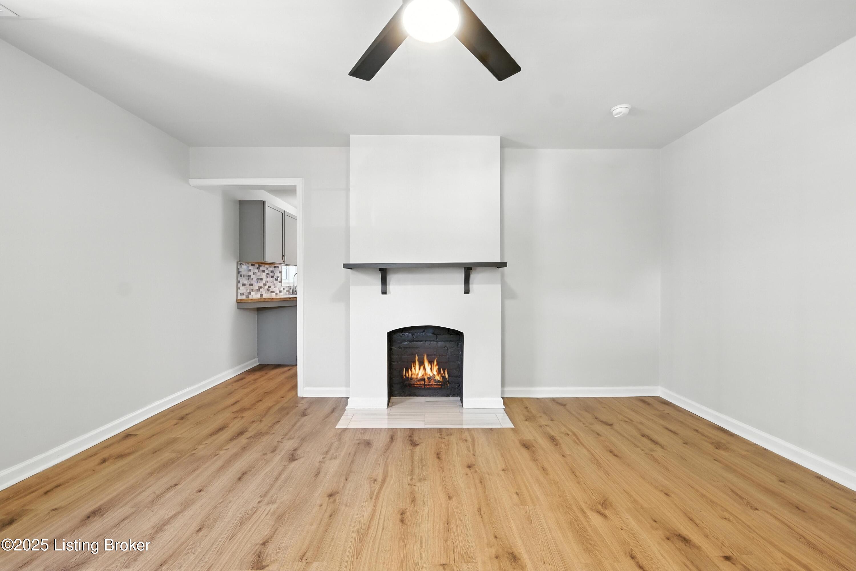 137 S Bayly Ave
