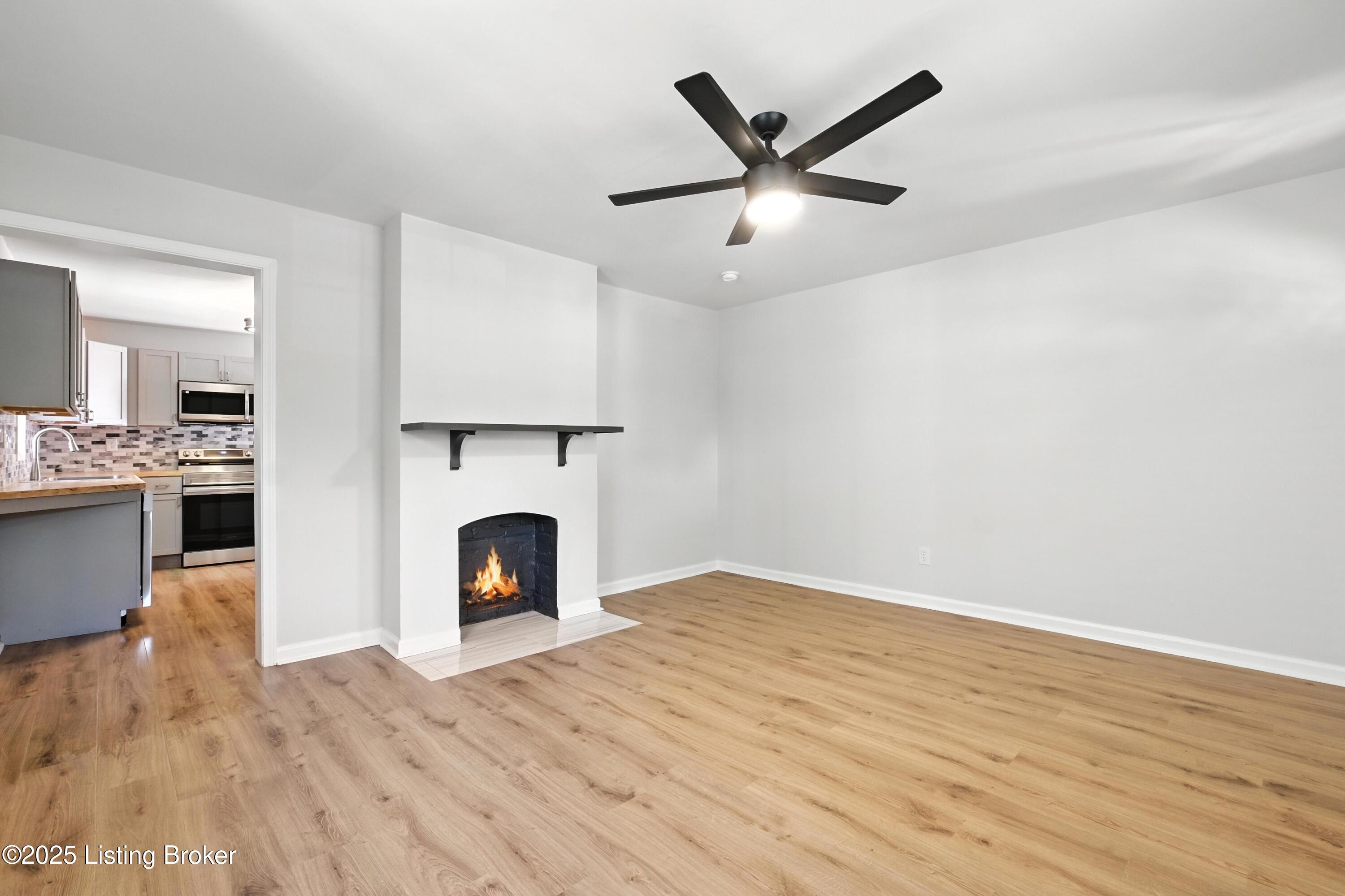 137 S Bayly Ave