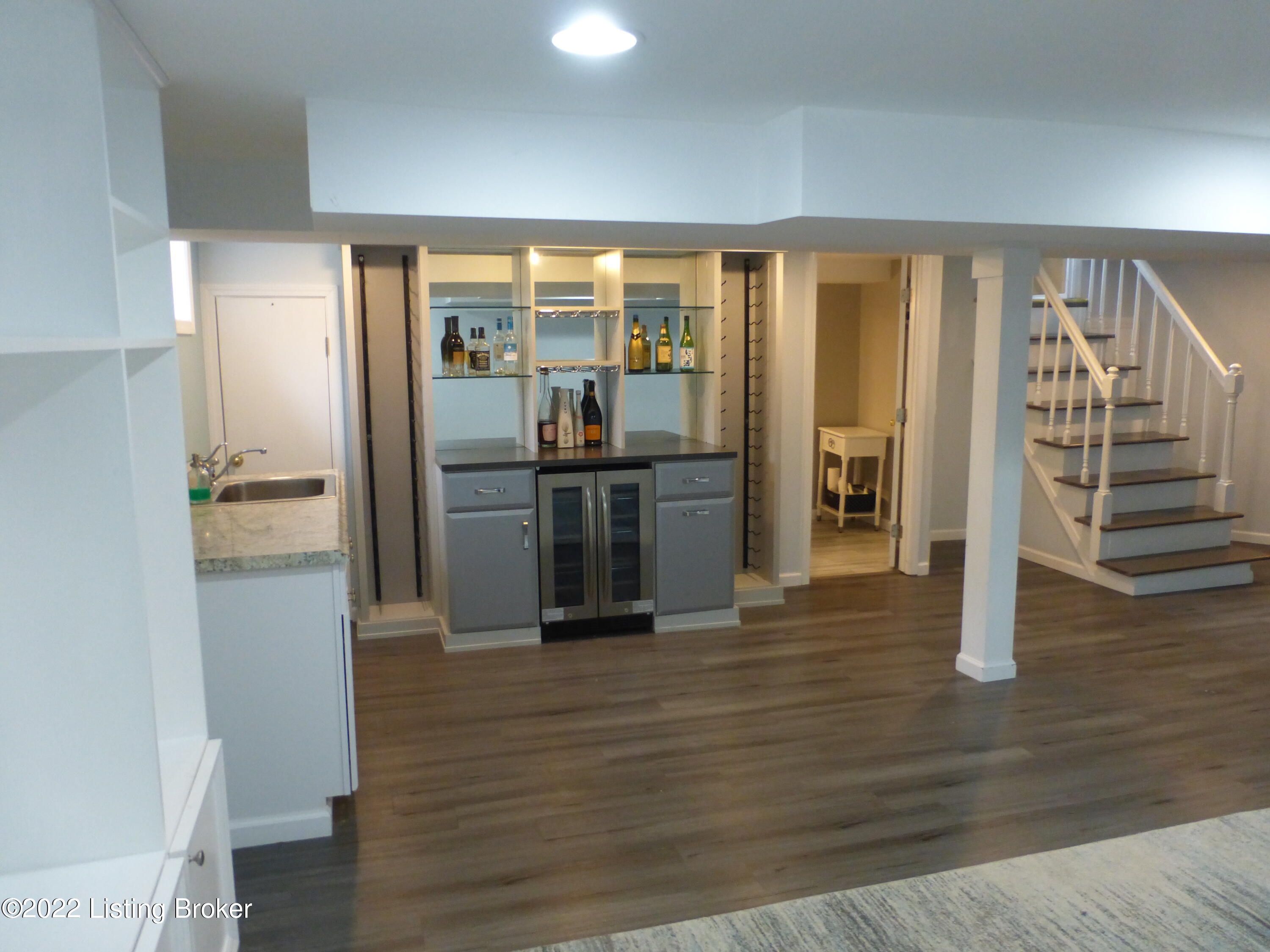 701 Rudy Ln