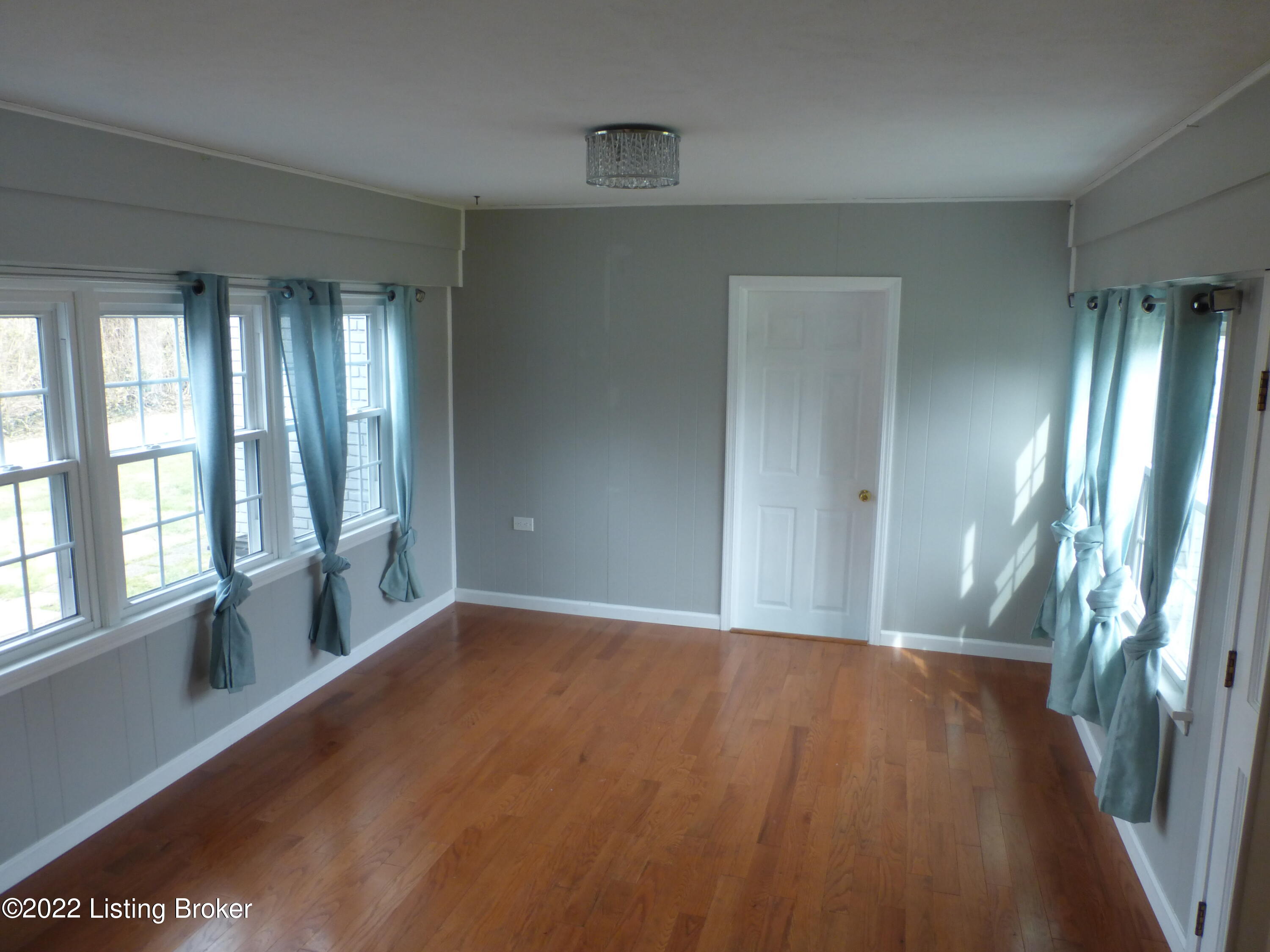 701 Rudy Ln