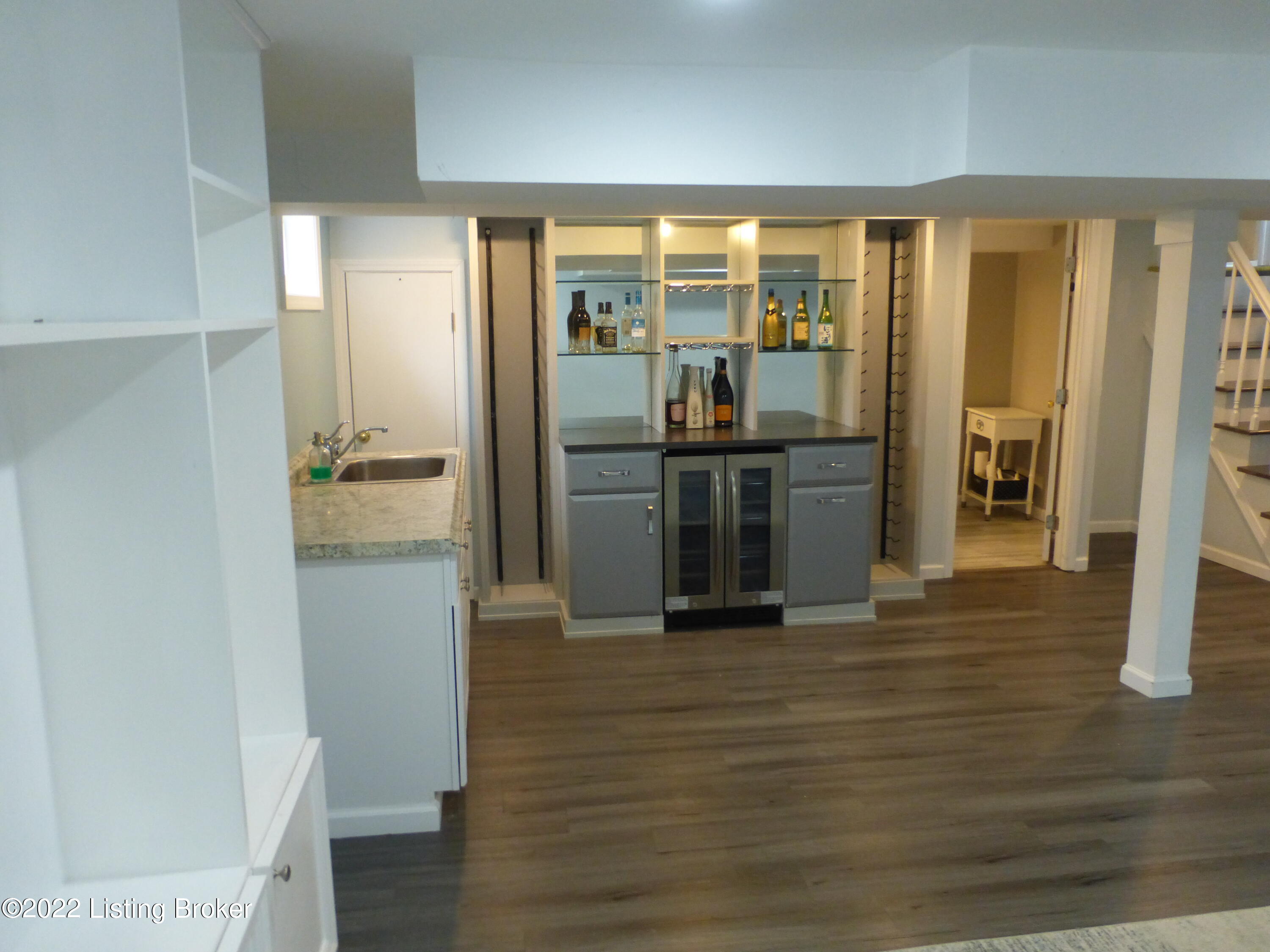 701 Rudy Ln