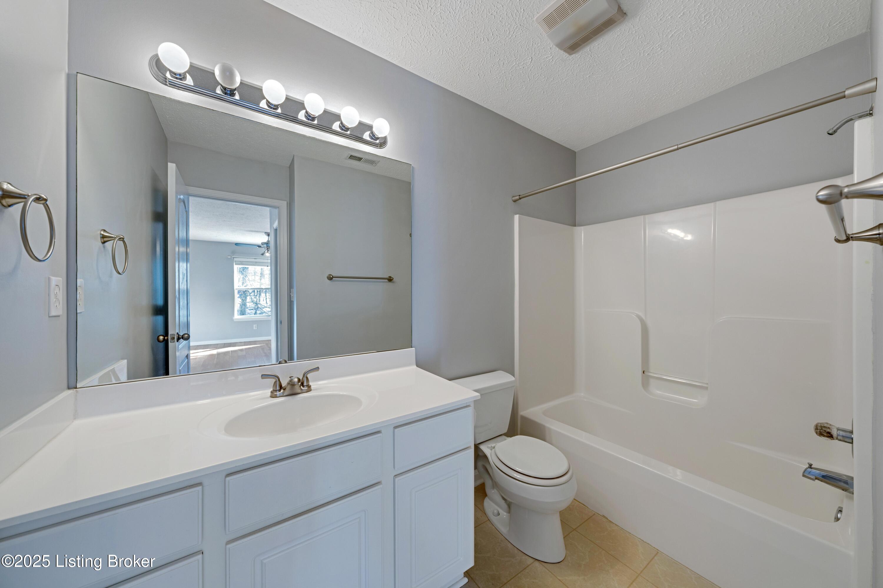 9206 Hawthorne Pointe Dr UNIT 202
