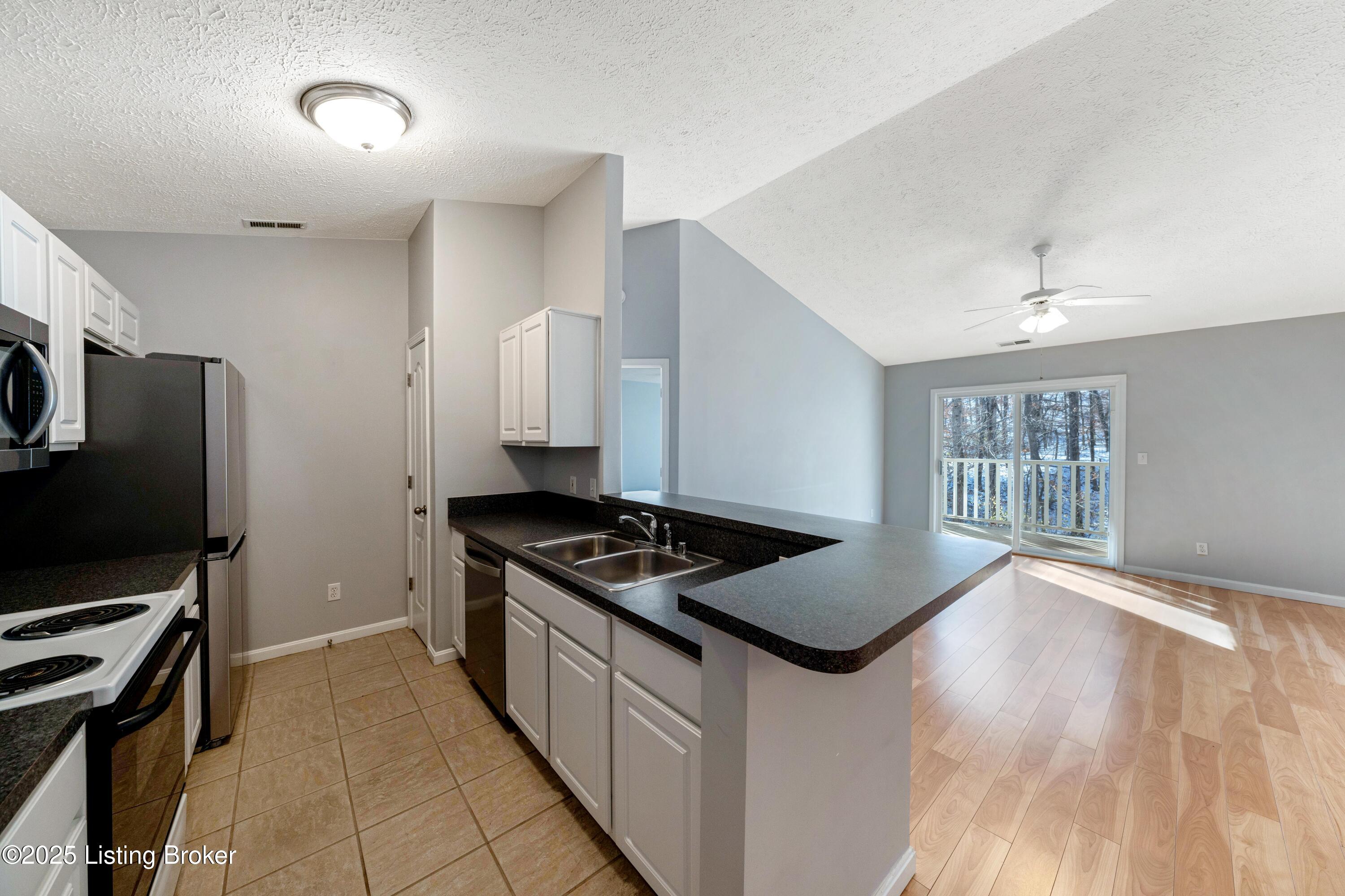 9206 Hawthorne Pointe Dr UNIT 202