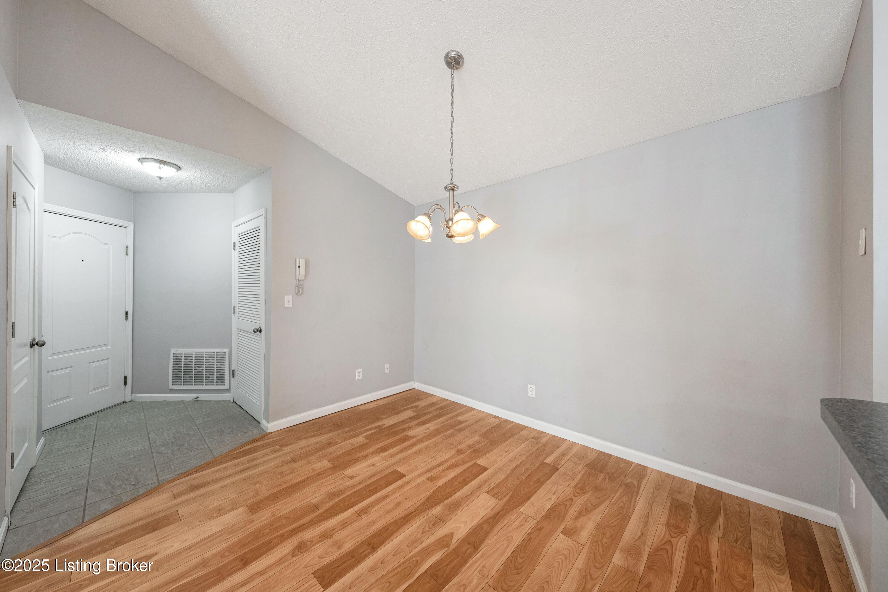 9206 Hawthorne Pointe Dr UNIT 202