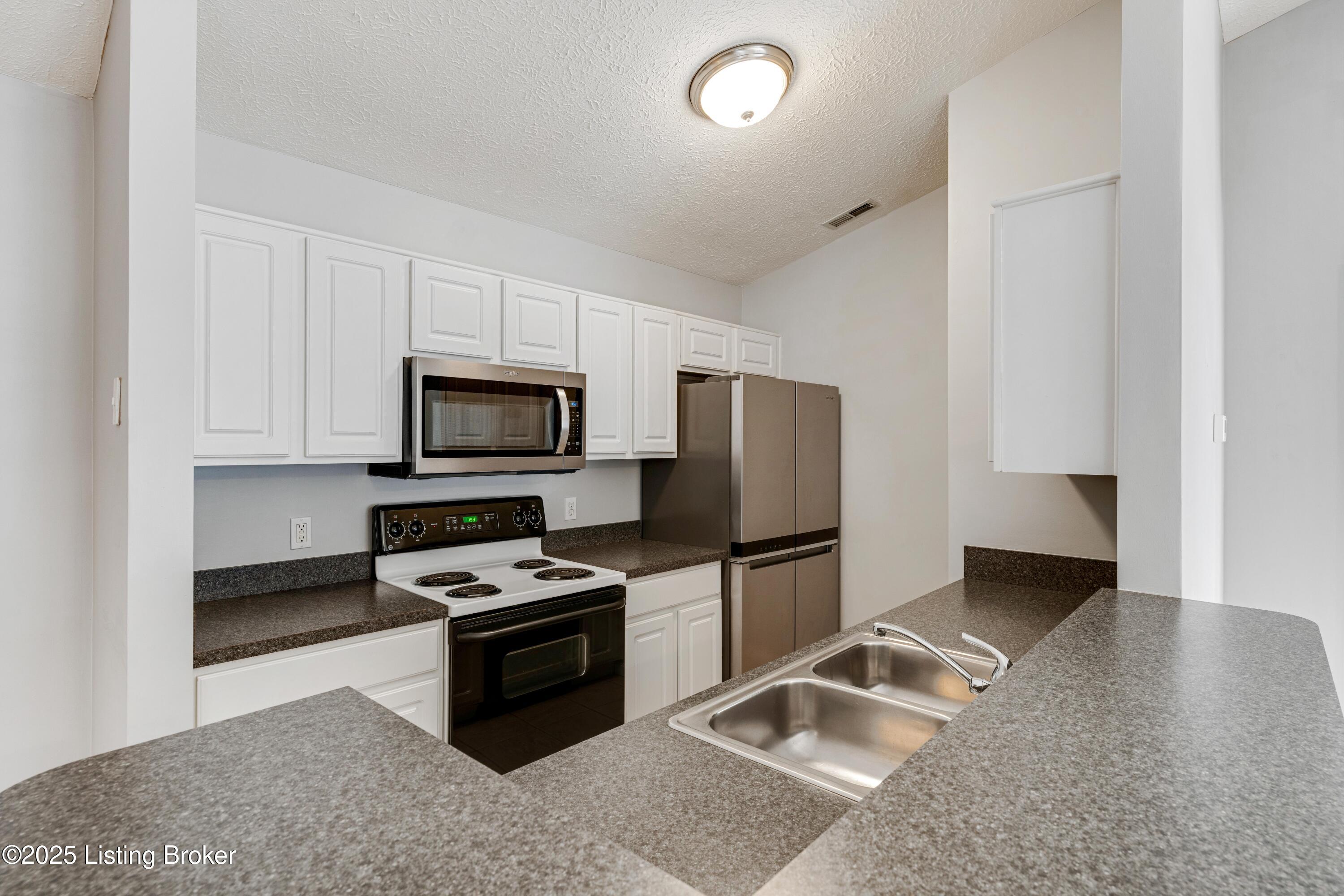 9206 Hawthorne Pointe Dr UNIT 202