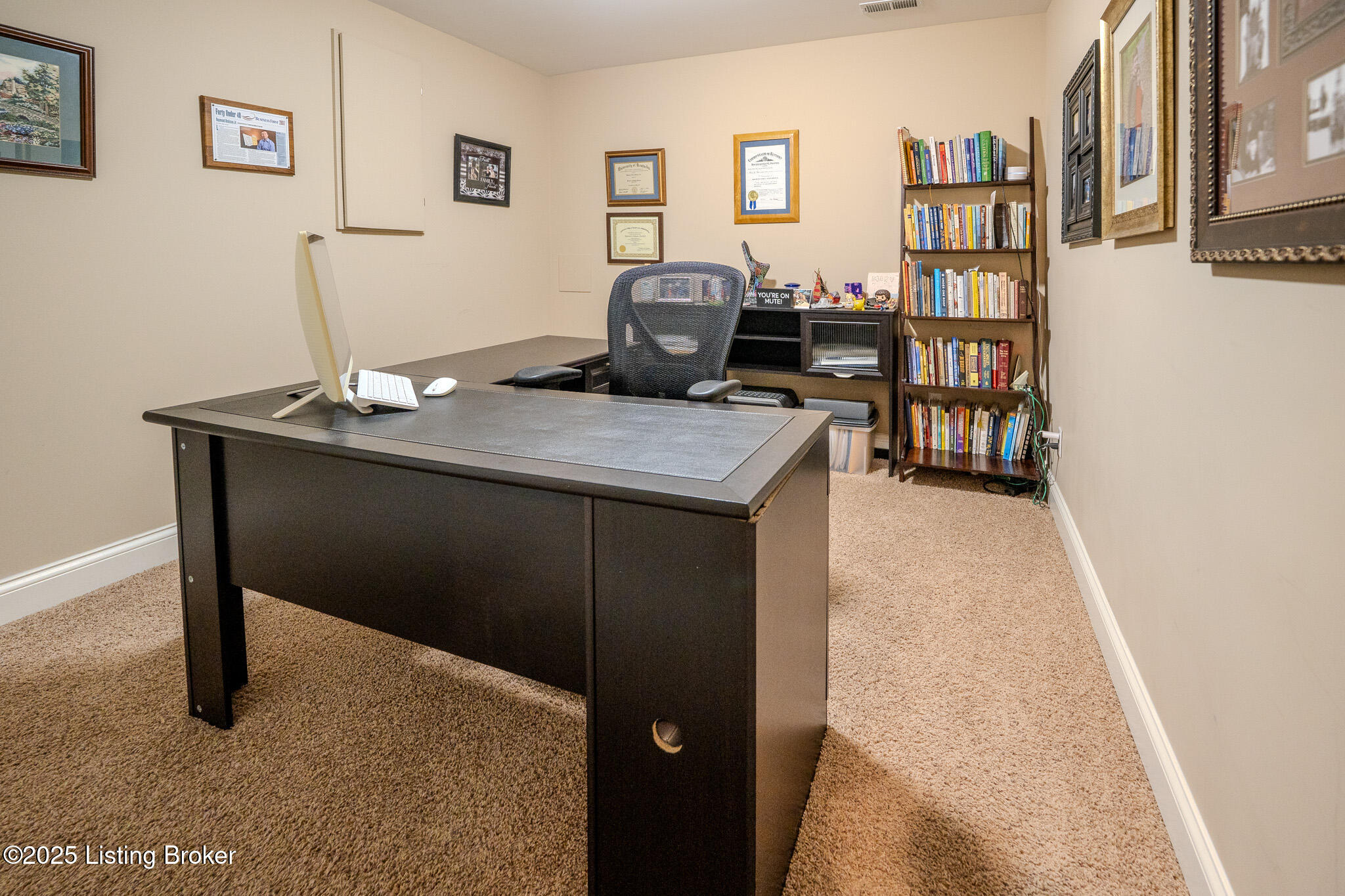 8017 Williamsgate Cir