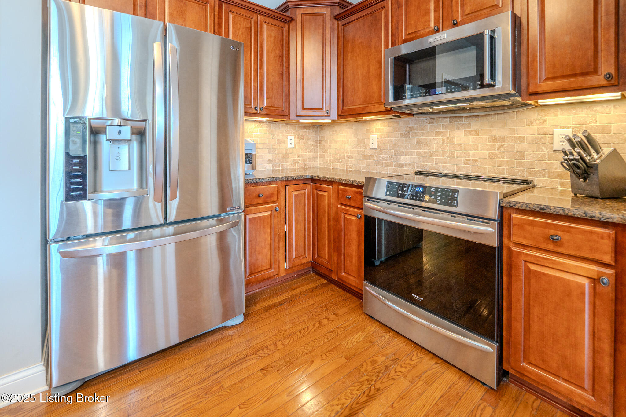 8017 Williamsgate Cir