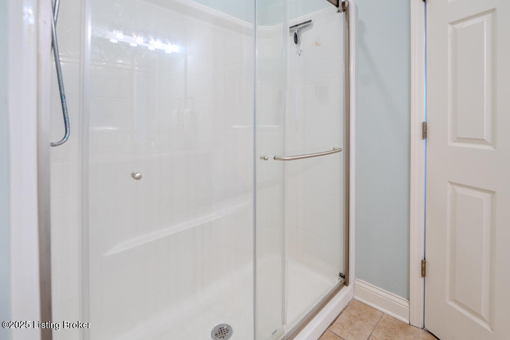 8017 Williamsgate Cir