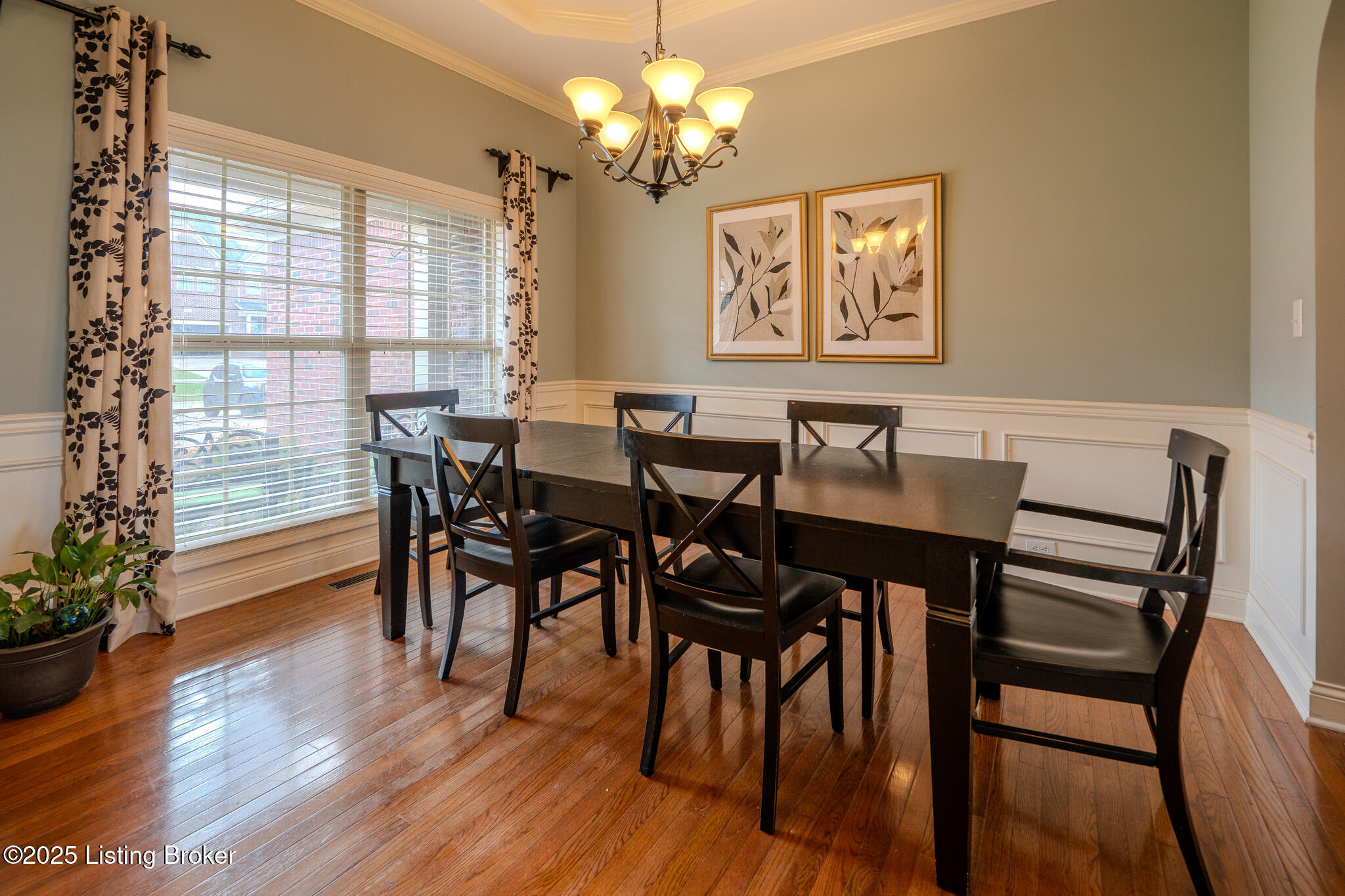 8017 Williamsgate Cir