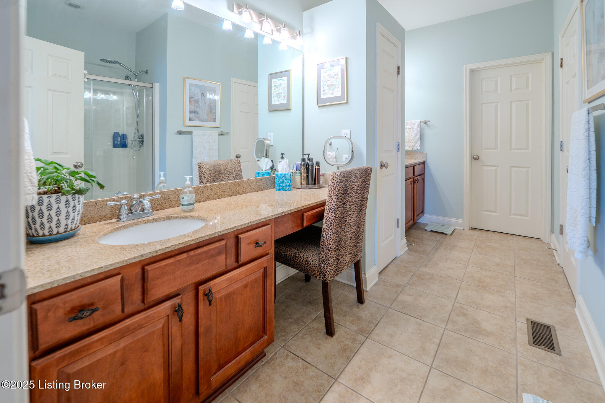 8017 Williamsgate Cir