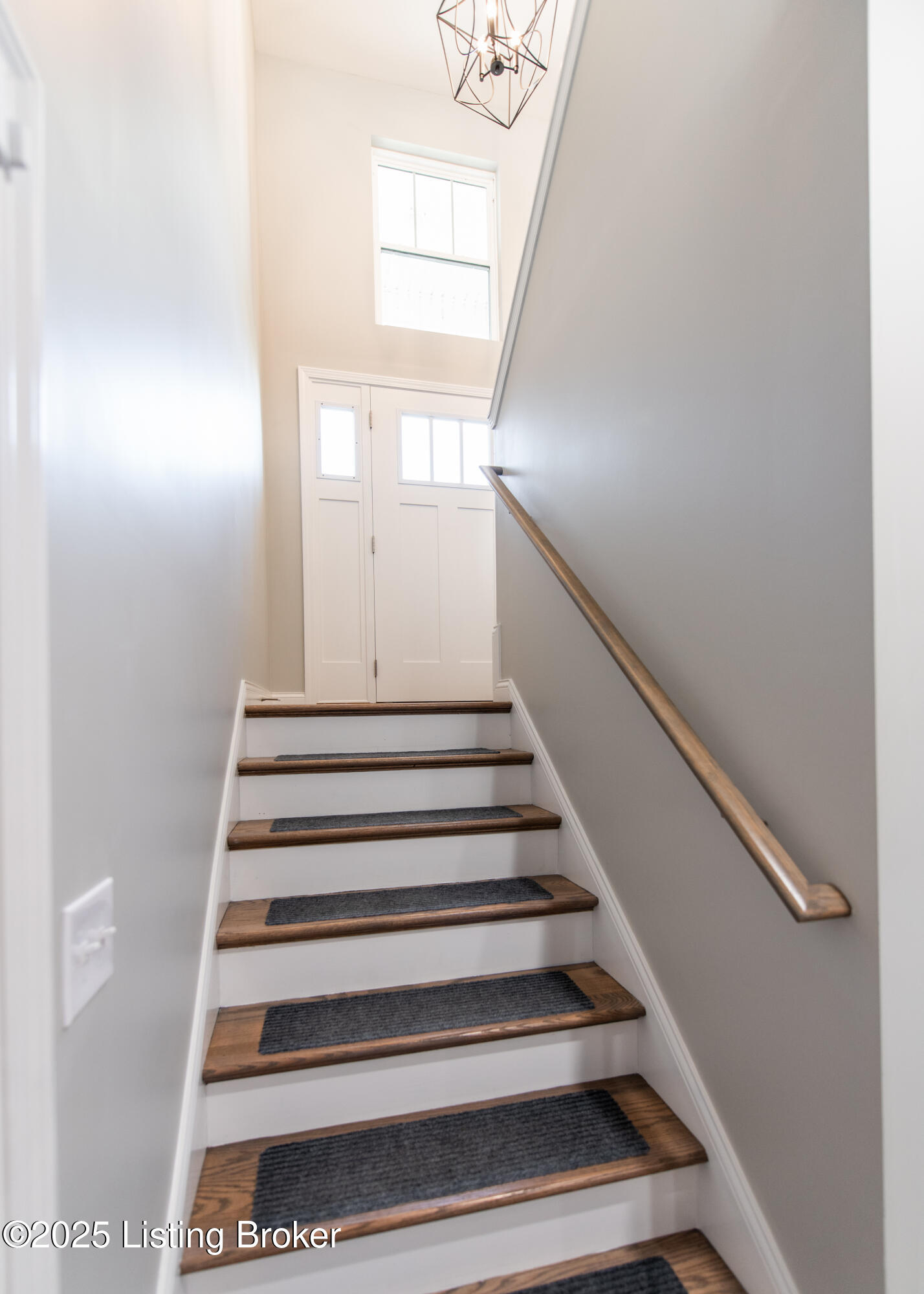 24 Greenbriar Dr