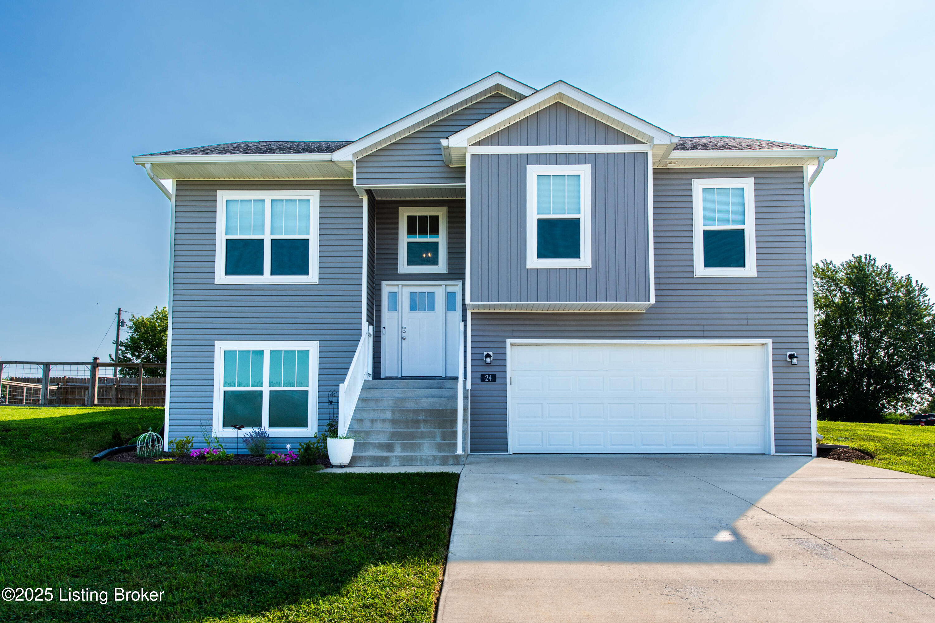 24 Greenbriar Dr