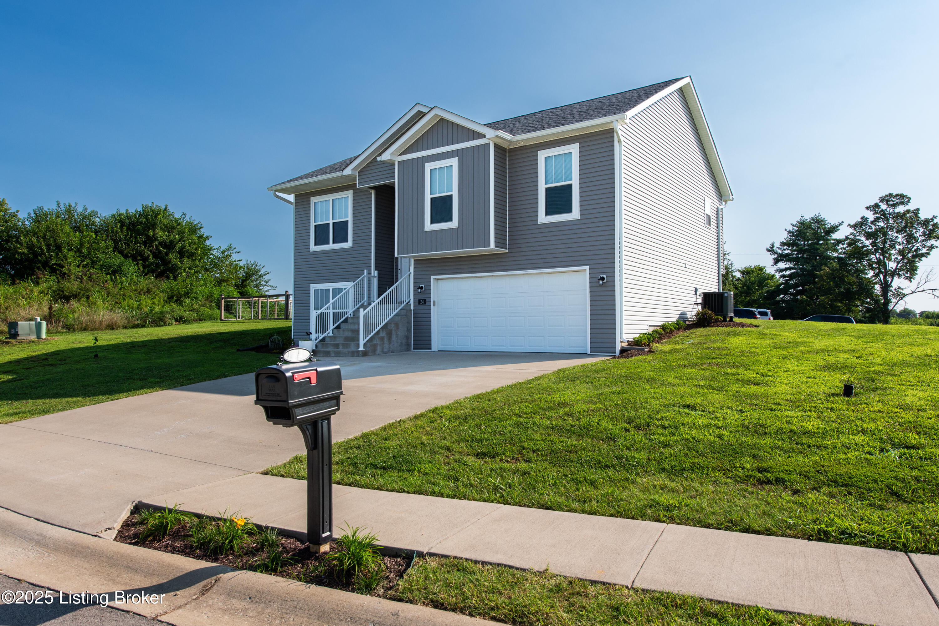 24 Greenbriar Dr