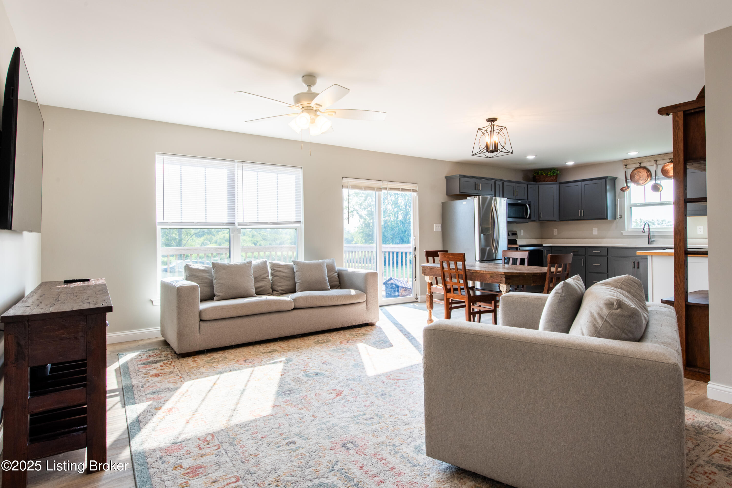 24 Greenbriar Dr