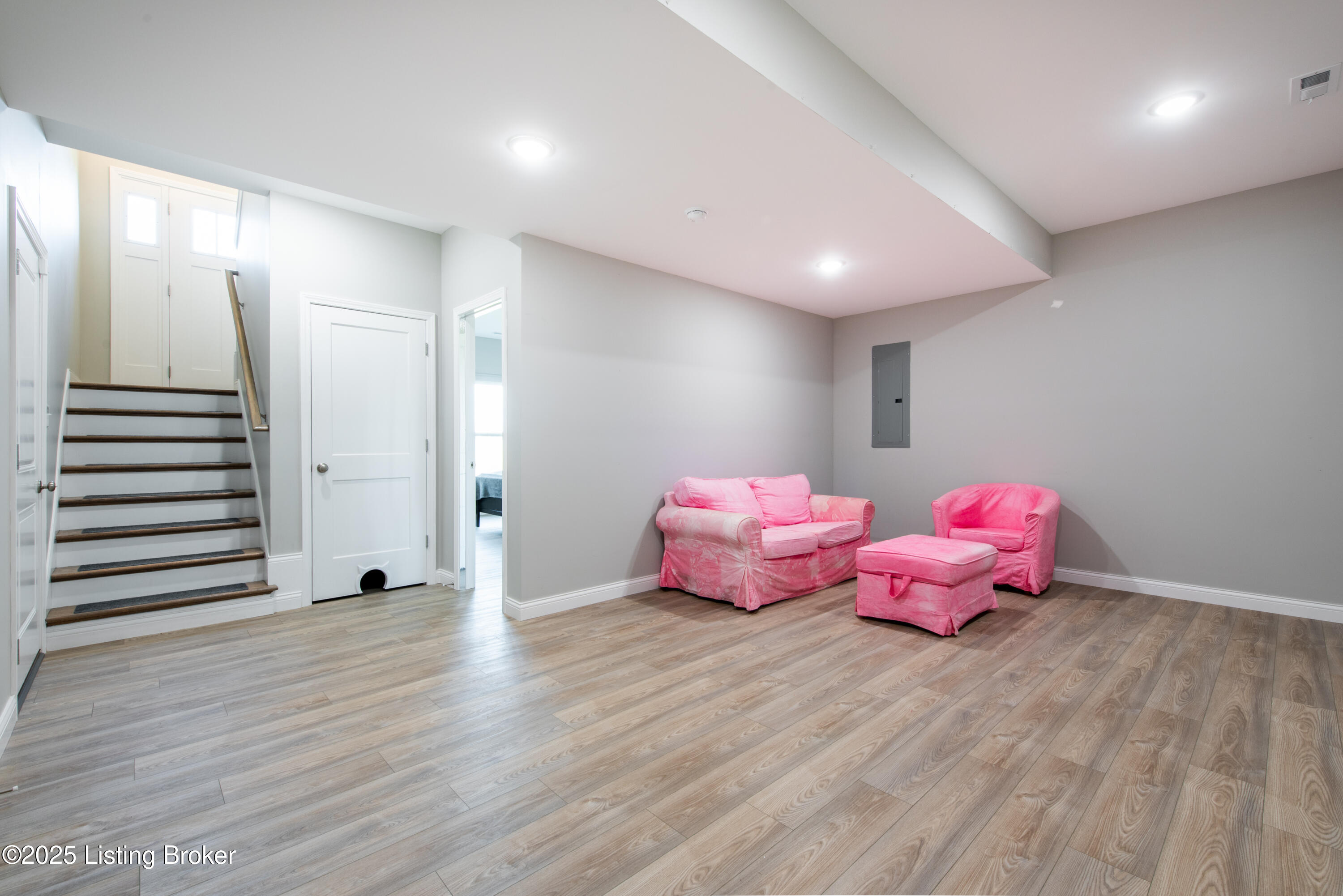 24 Greenbriar Dr