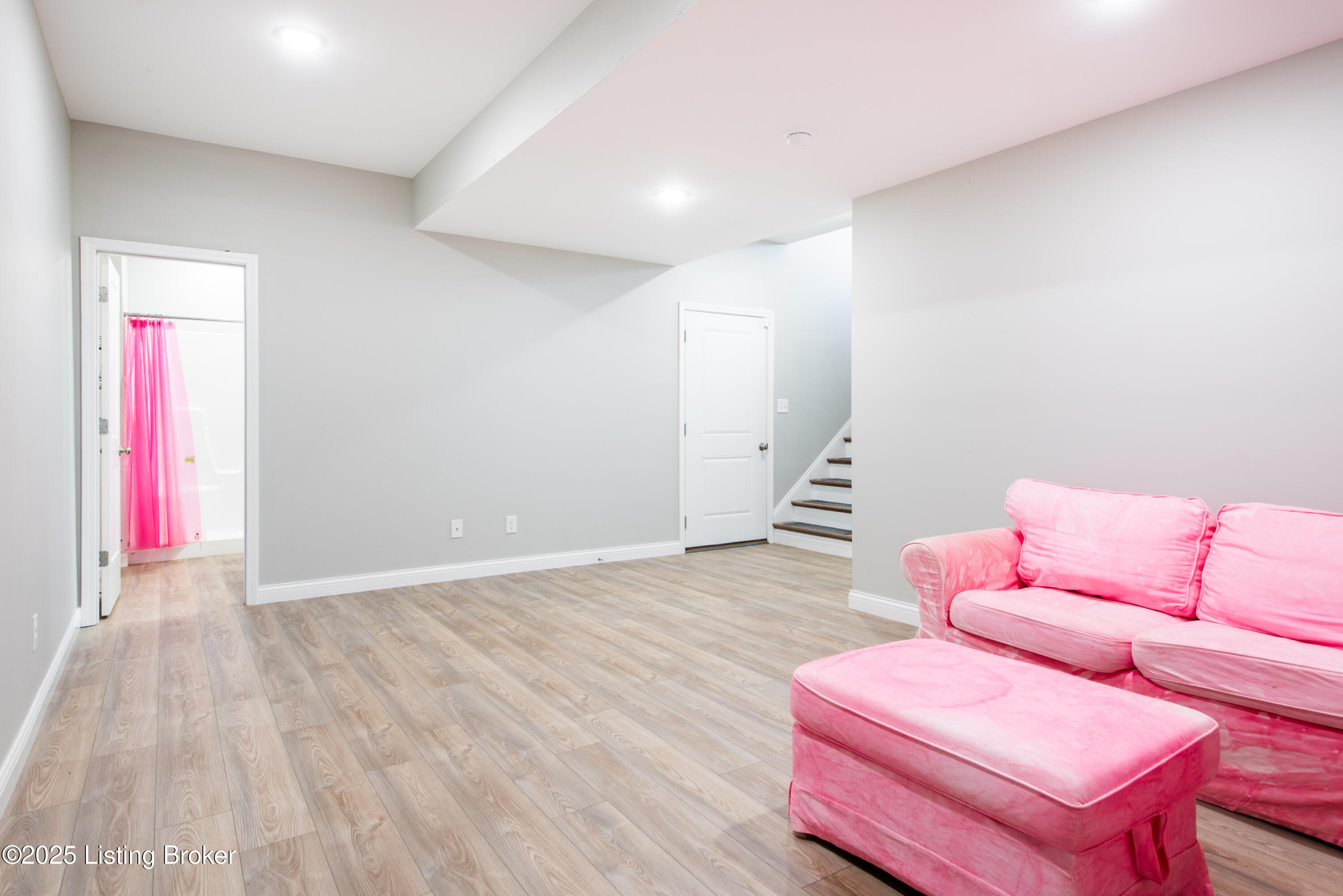 24 Greenbriar Dr