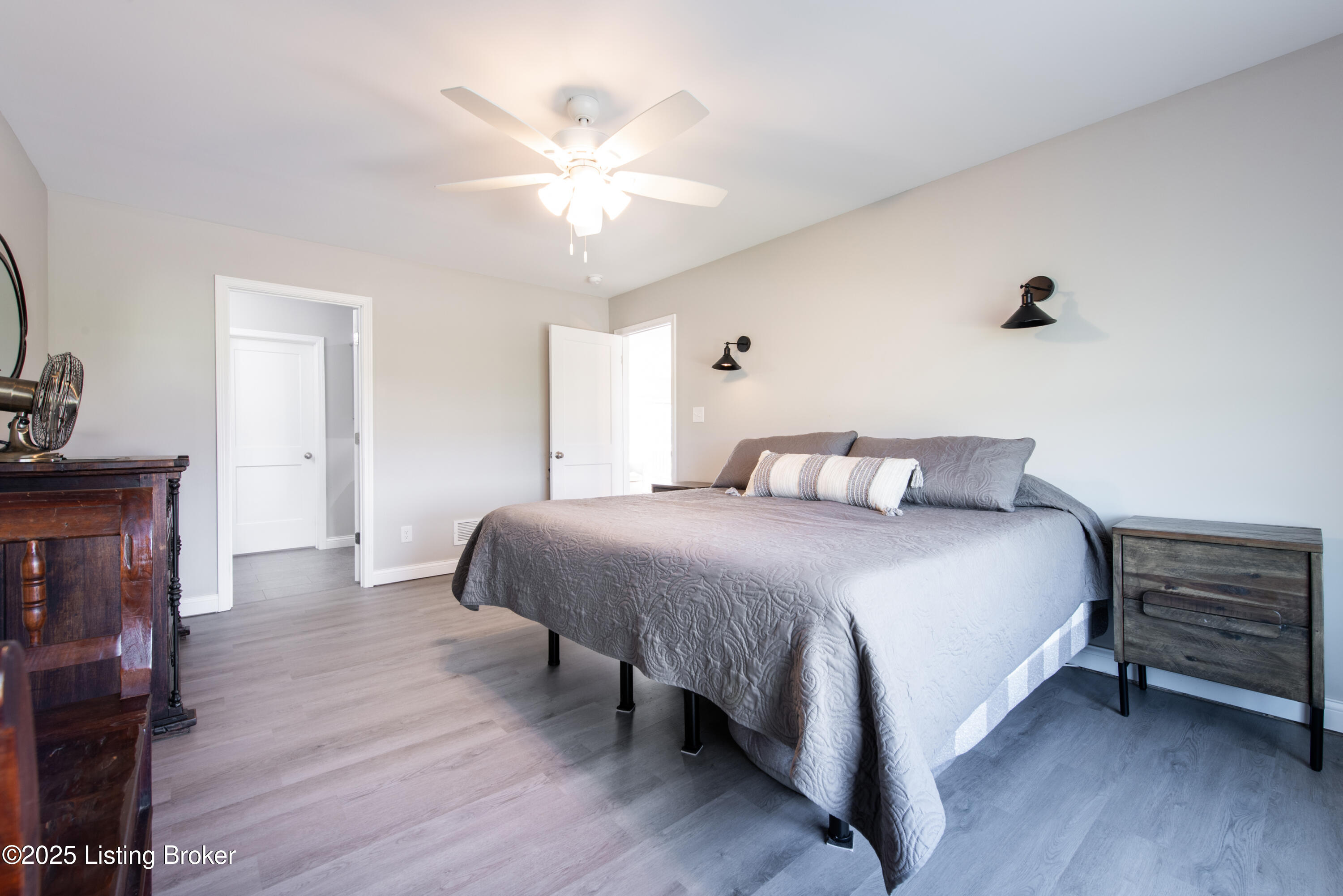 24 Greenbriar Dr