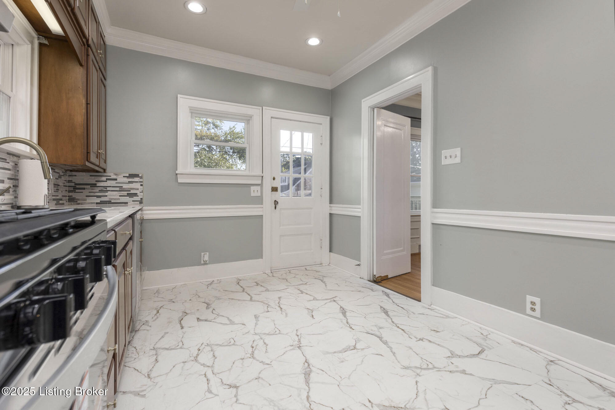 419 FAIRLAWN Rd