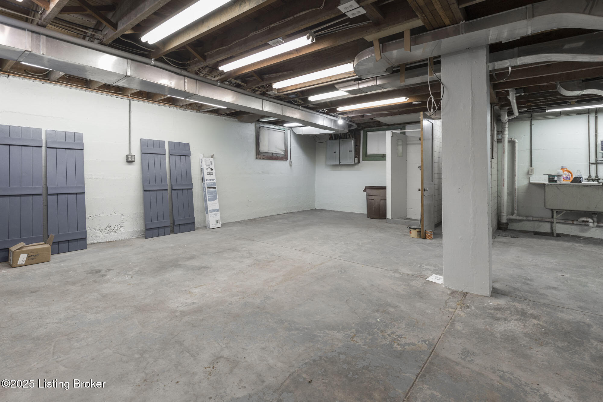 419 FAIRLAWN Rd