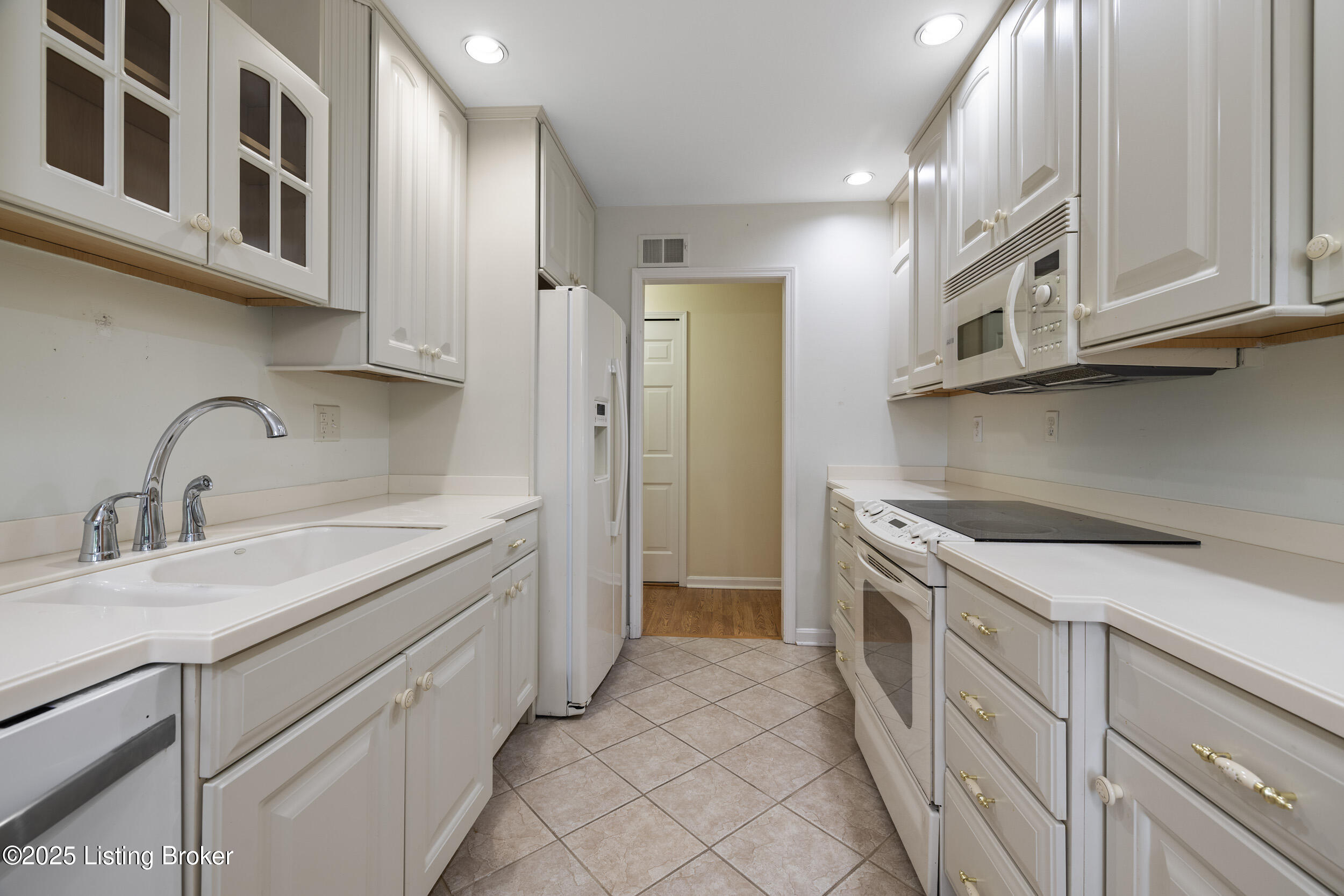 1600 Gardiner Ln 108