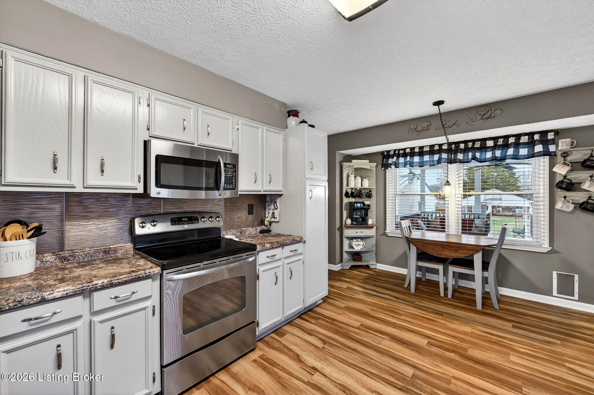 4809 Fox Chase Dr