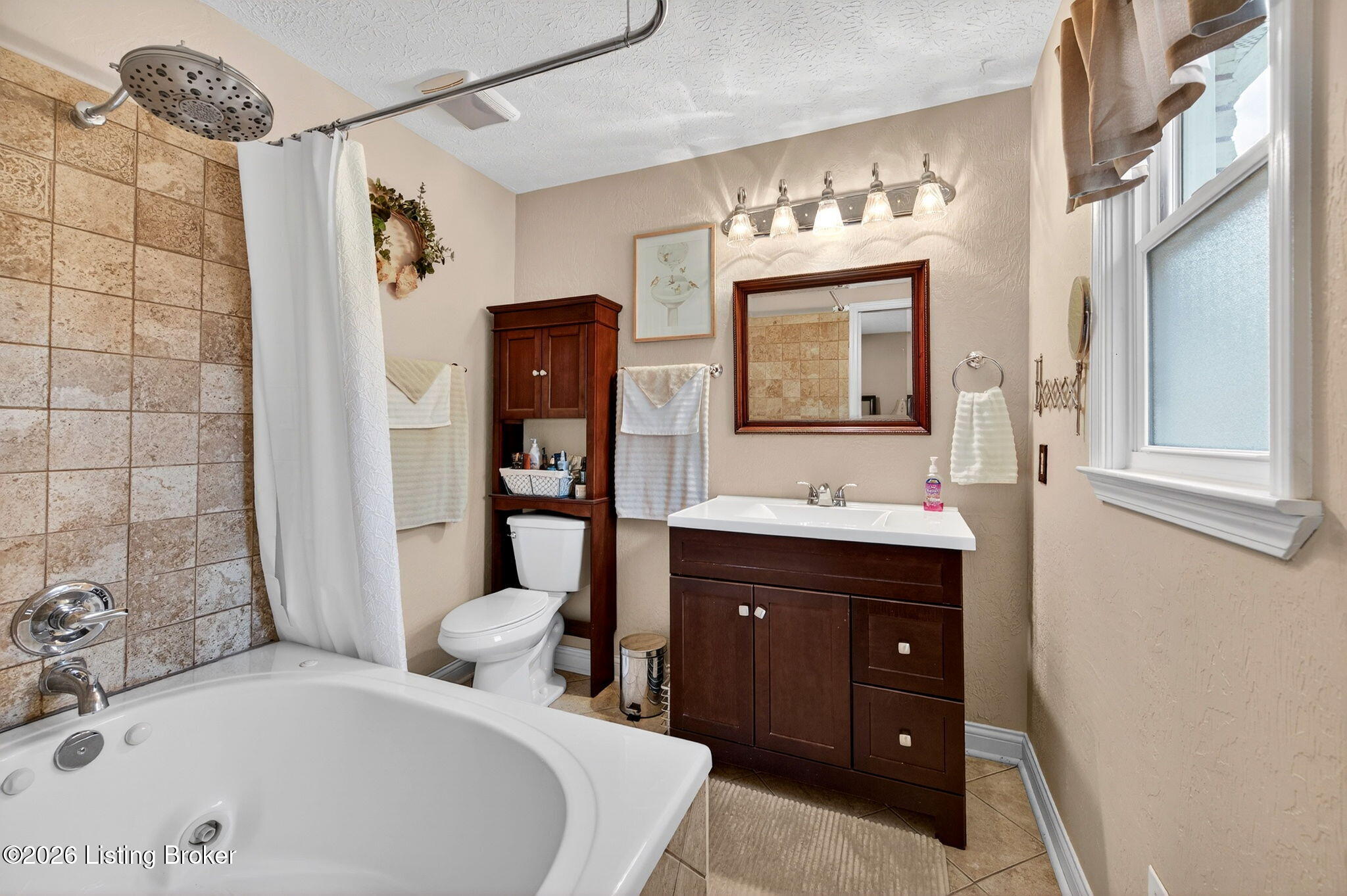 4809 Fox Chase Dr