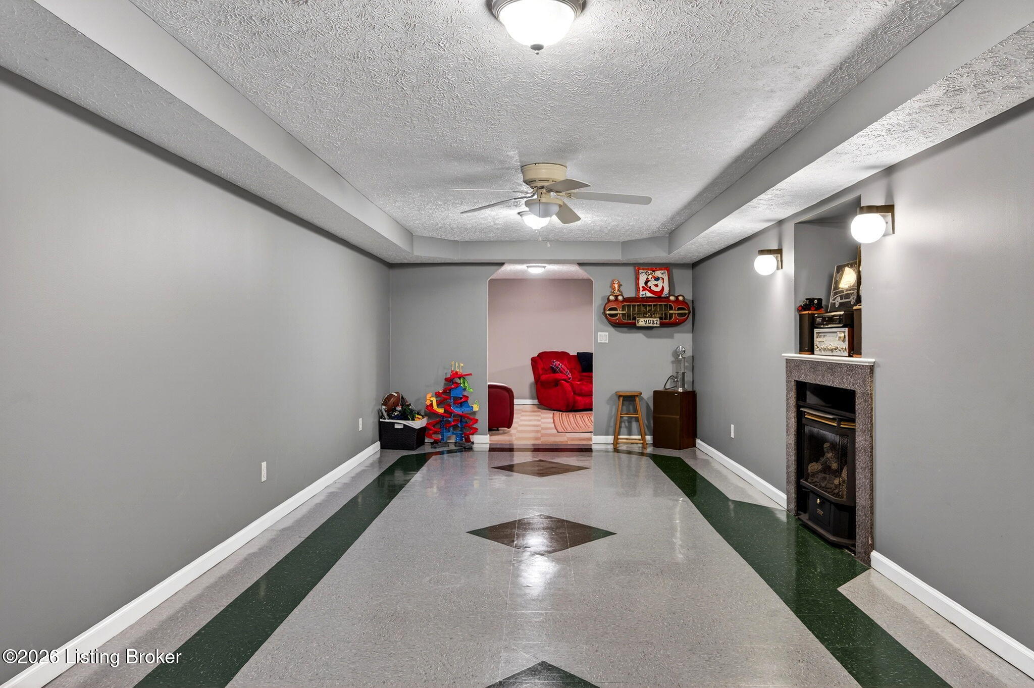 4809 Fox Chase Dr
