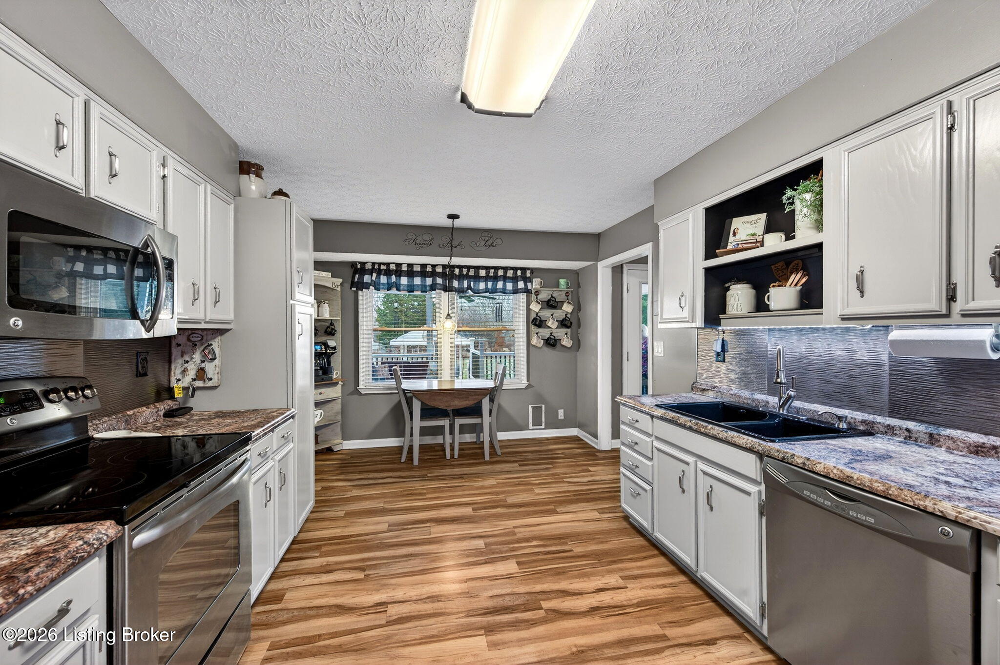 4809 Fox Chase Dr