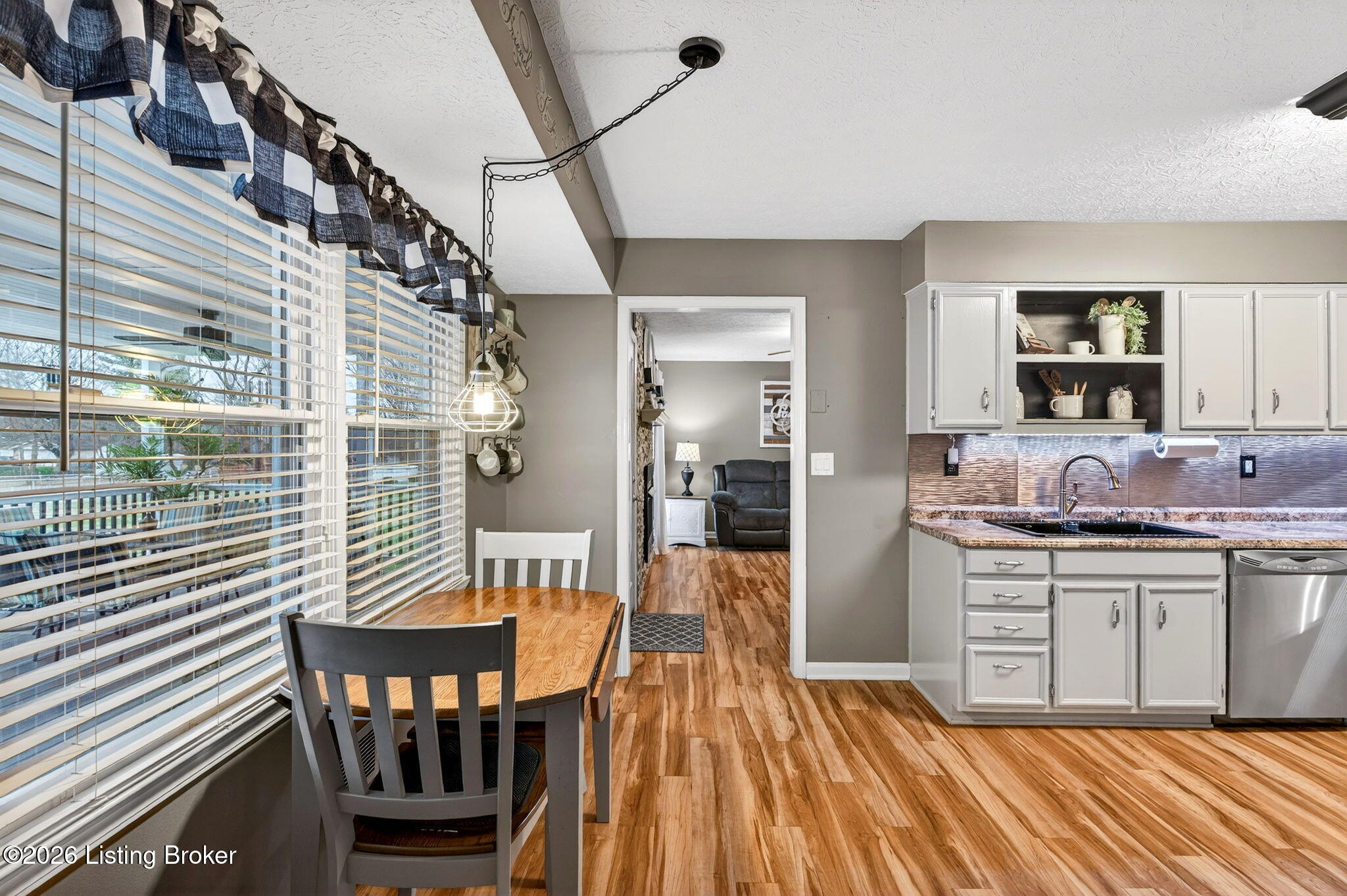 4809 Fox Chase Dr