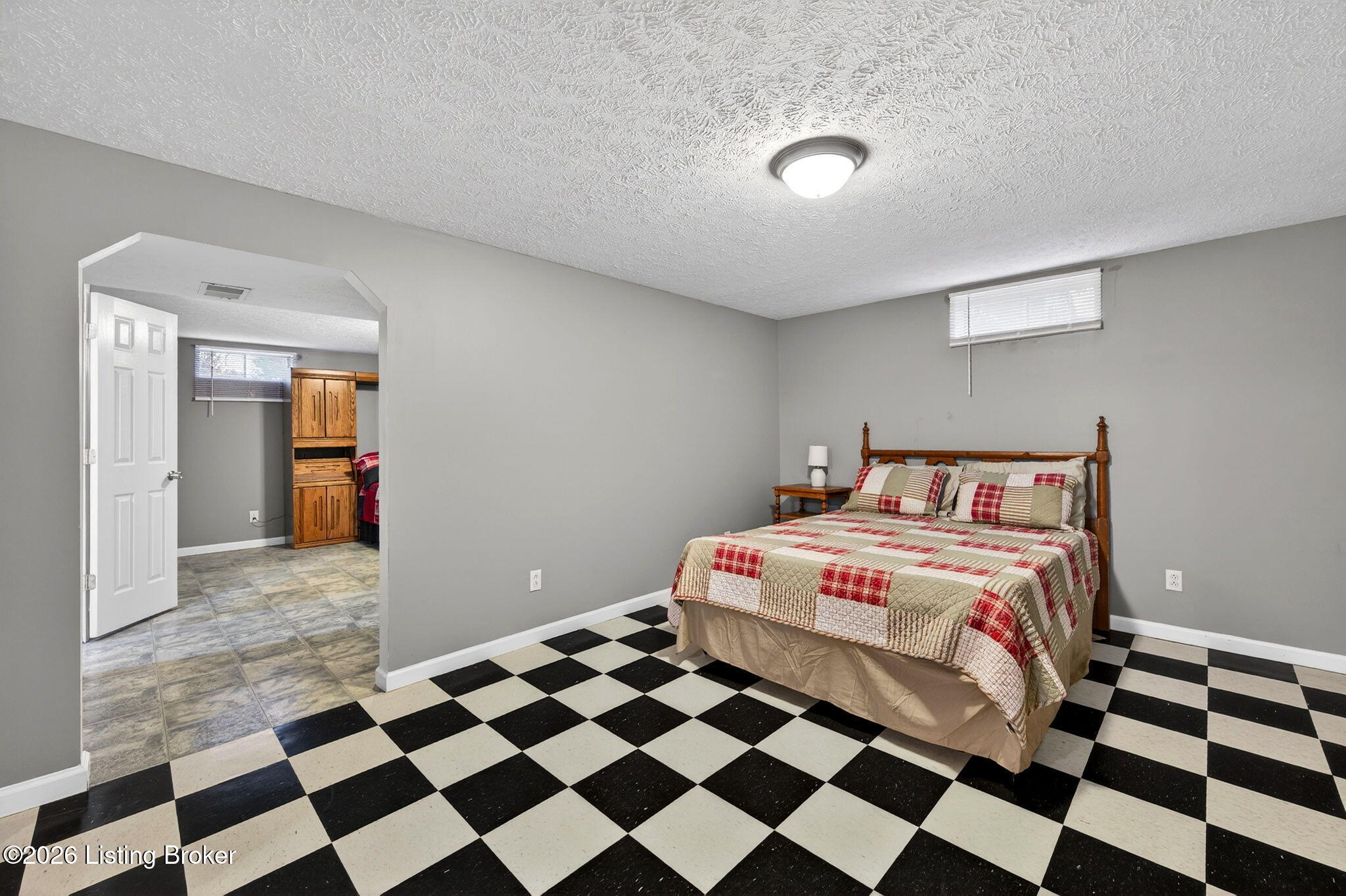 4809 Fox Chase Dr