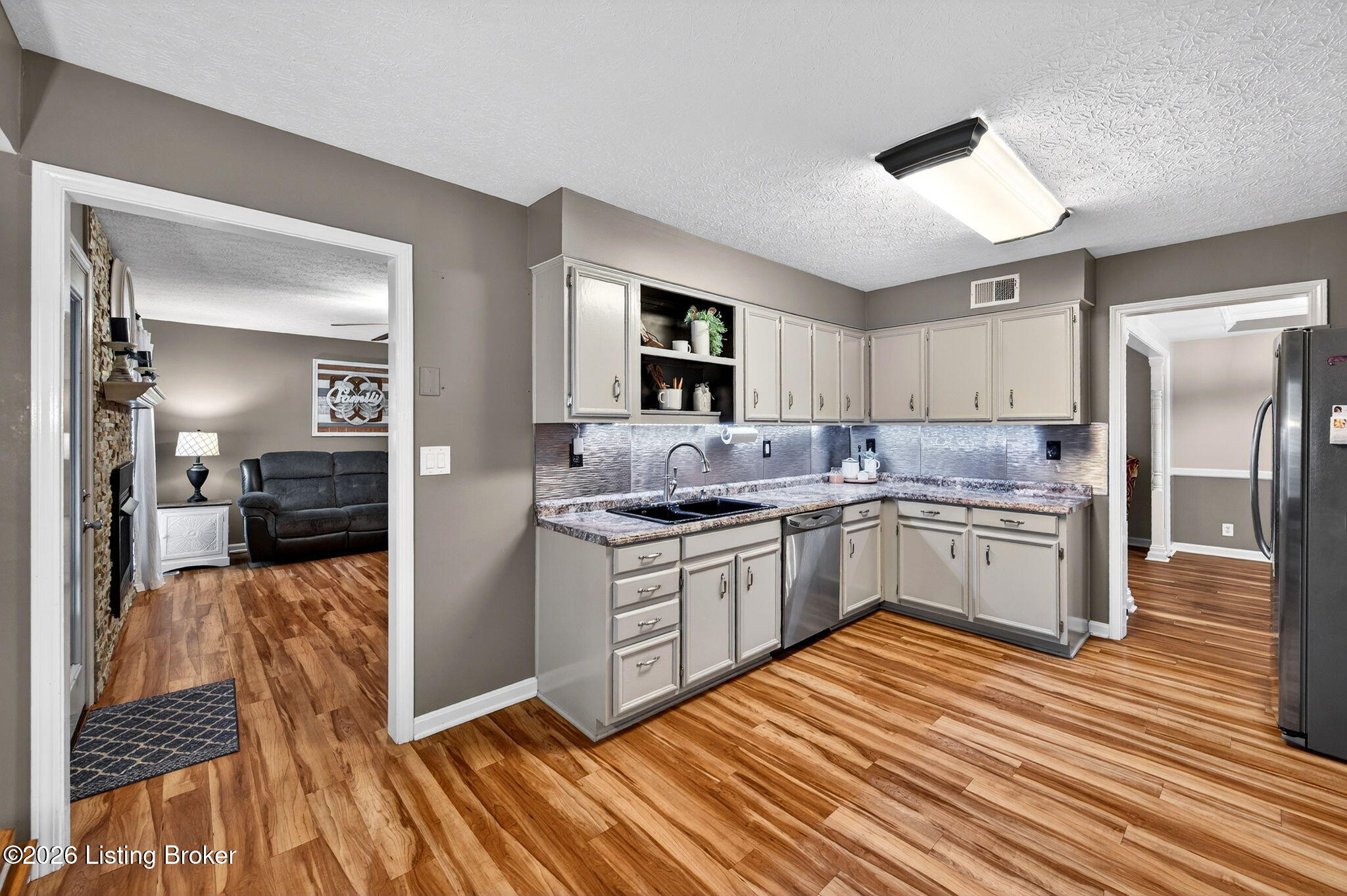 4809 Fox Chase Dr