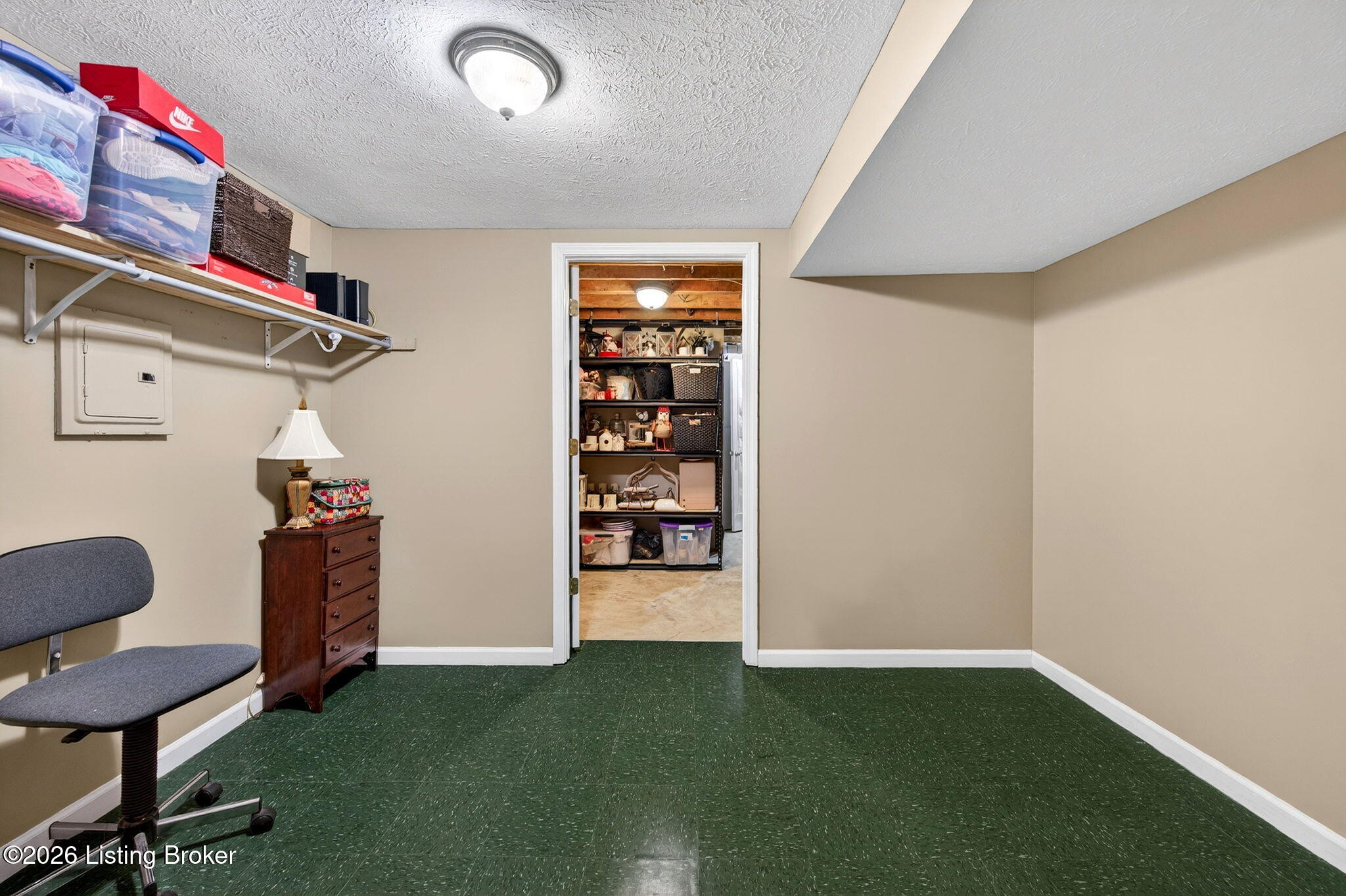 4809 Fox Chase Dr