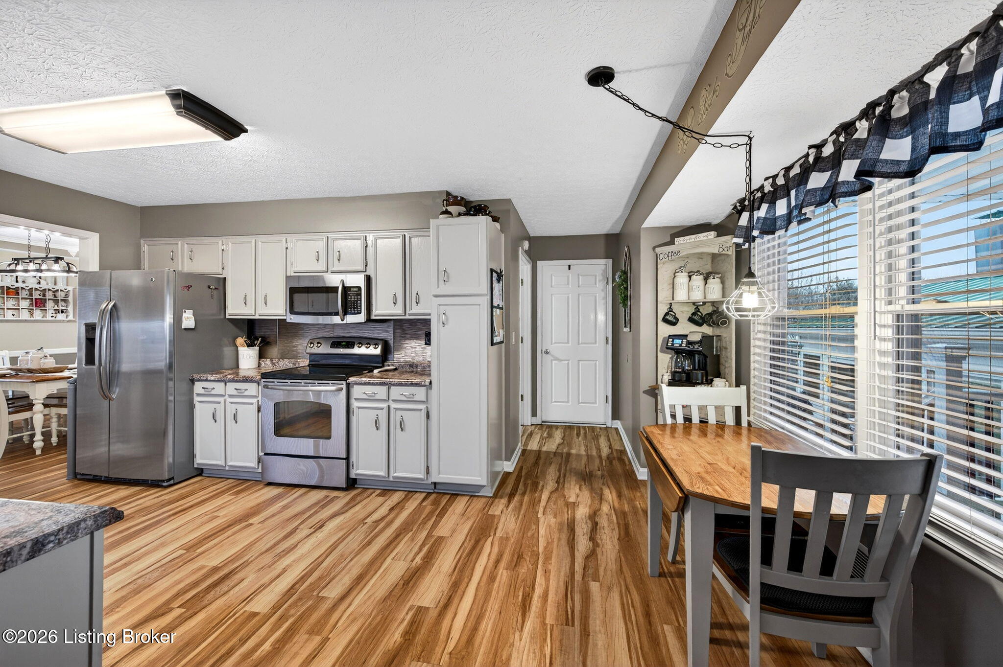 4809 Fox Chase Dr