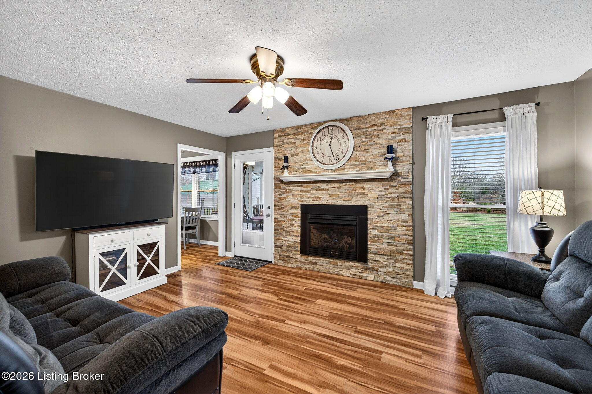4809 Fox Chase Dr