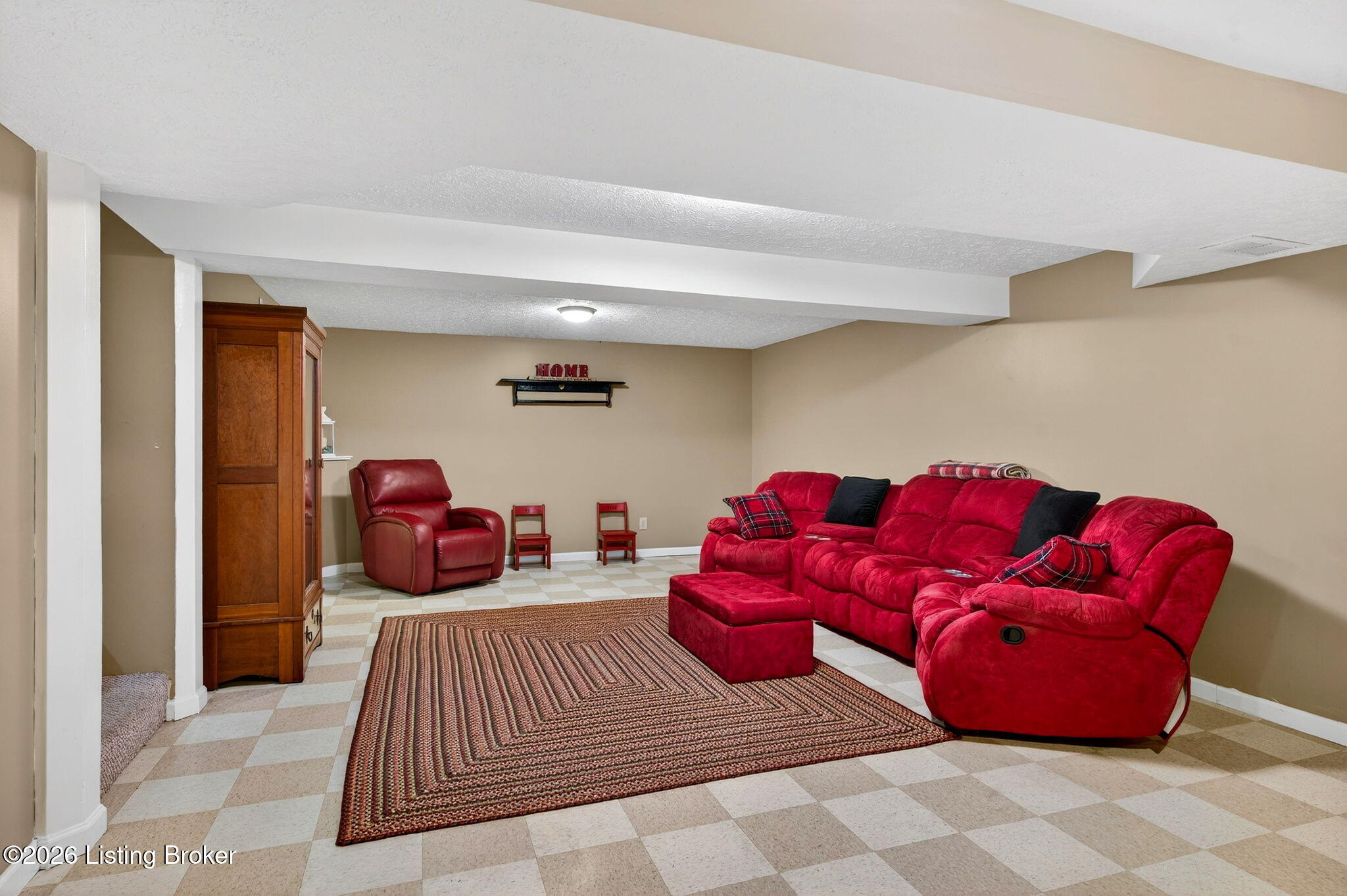 4809 Fox Chase Dr